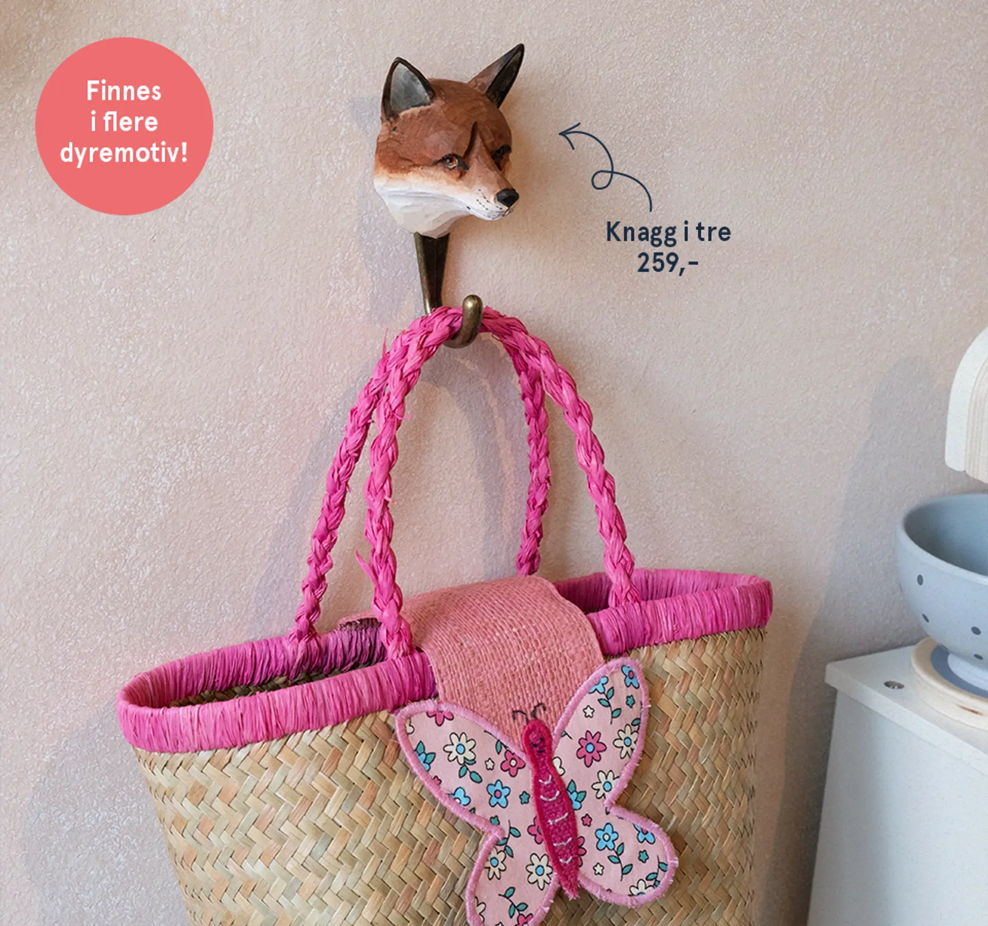 Fotografi av knagg i tre. Finnes i flere dyremotiv!