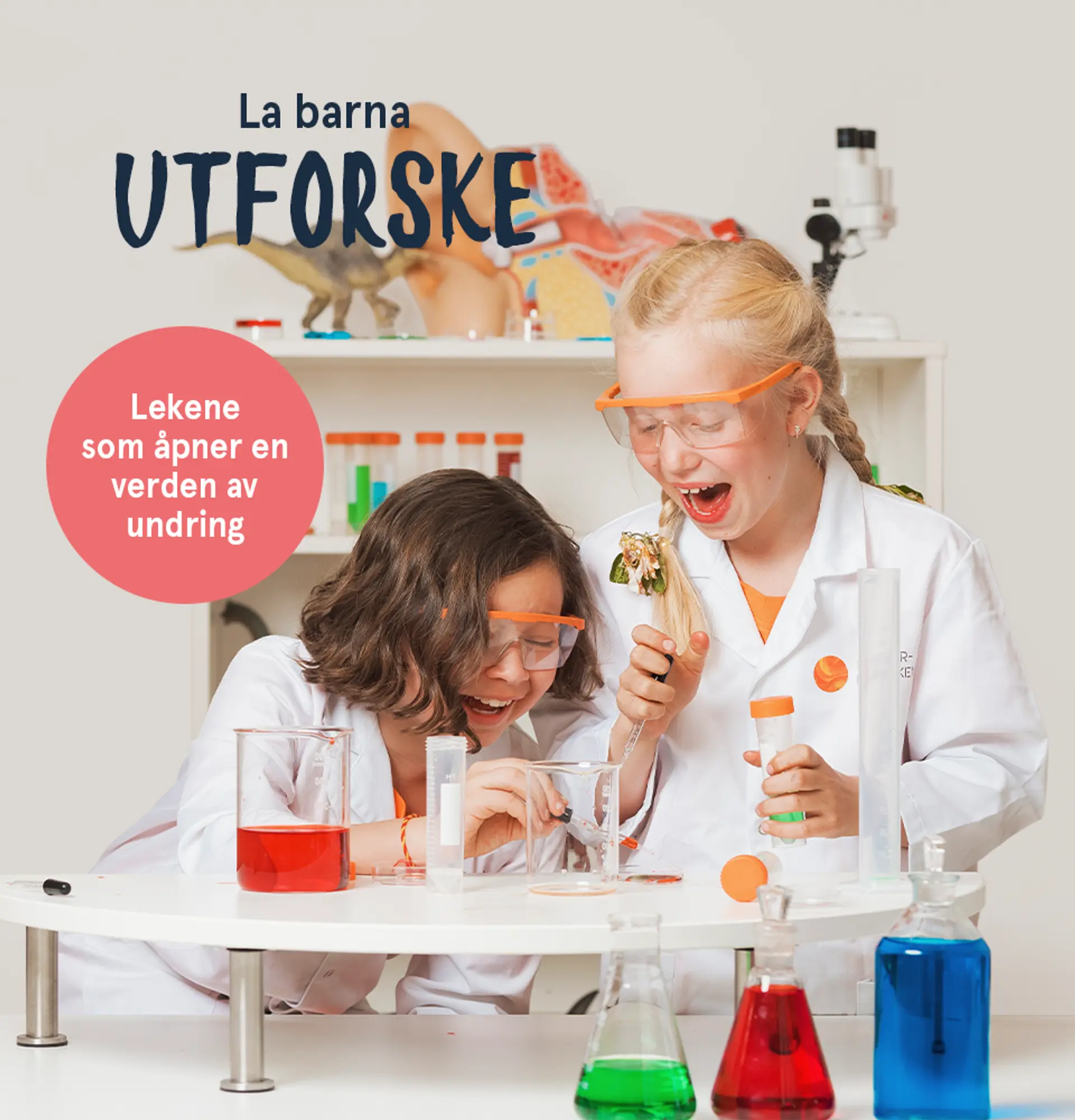 La barna utforske! Lekene som pirrer nysgjerrigheten. Fotografi av barn som eksperimenterer.