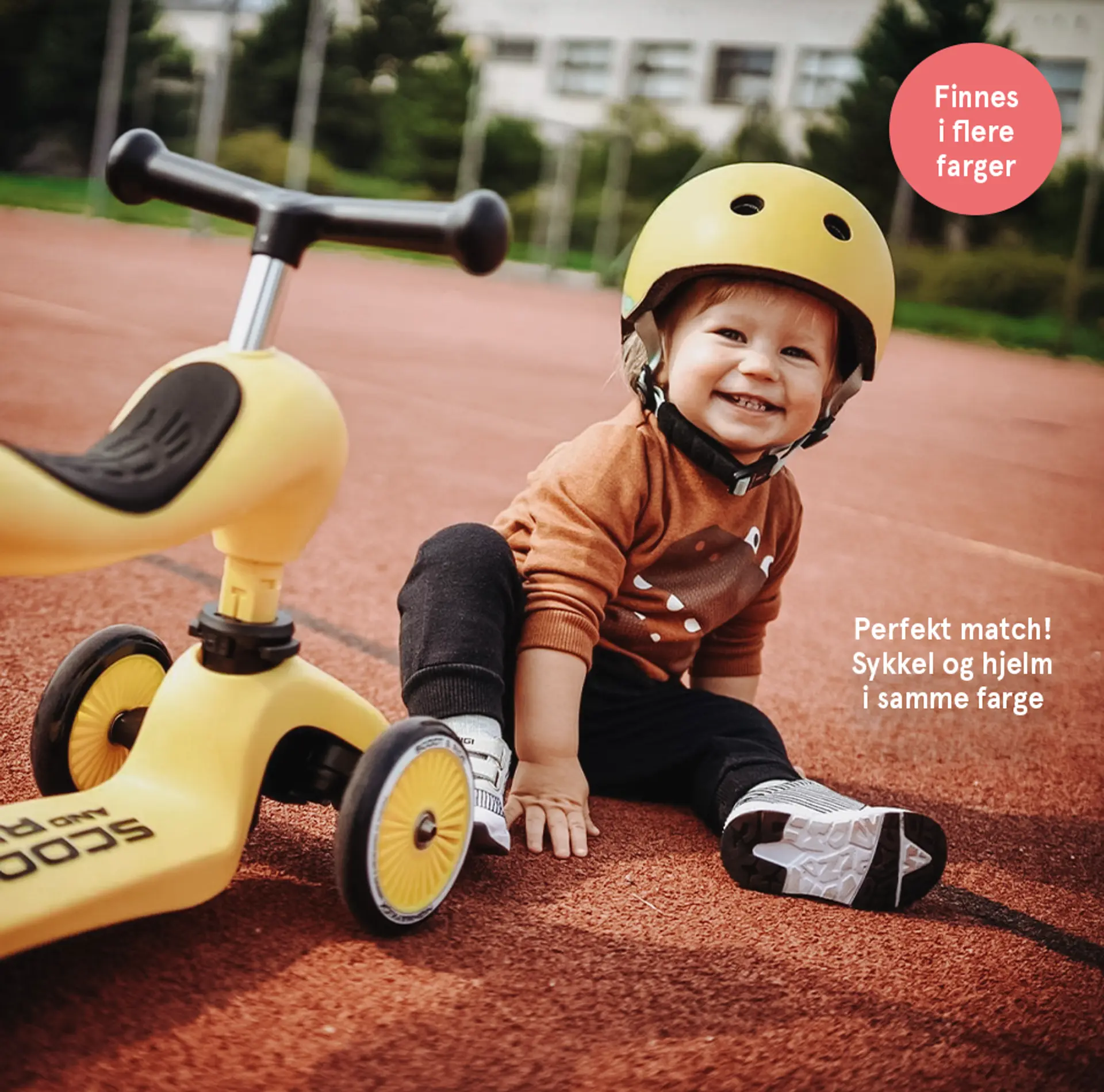 Fotografi av barn med sykkelhjelm. Finnes i flere farger og størrelser.