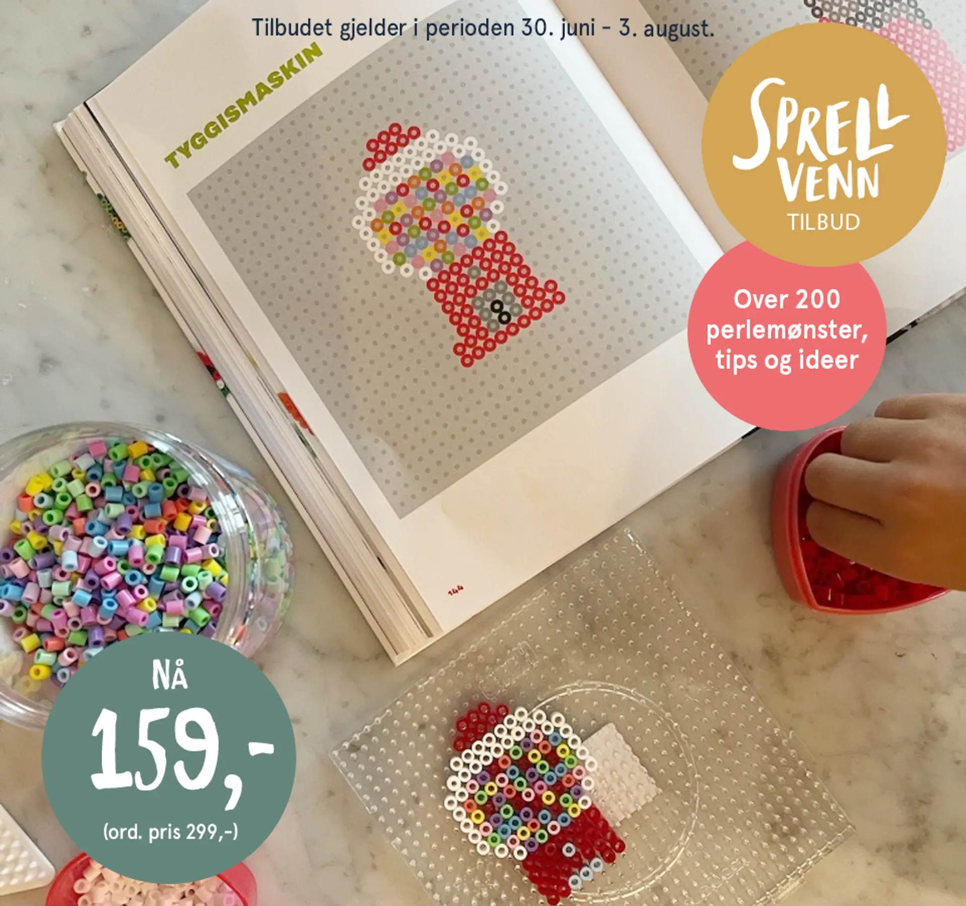 Sprellvenntilbud! Den store perleboka - over 200 perlemønster, tips og ideer. Tilbudet gjelder i perioden 30. juni - 3. august. Fotografi av barn som perler etter illustrasjon fra perleboka.
