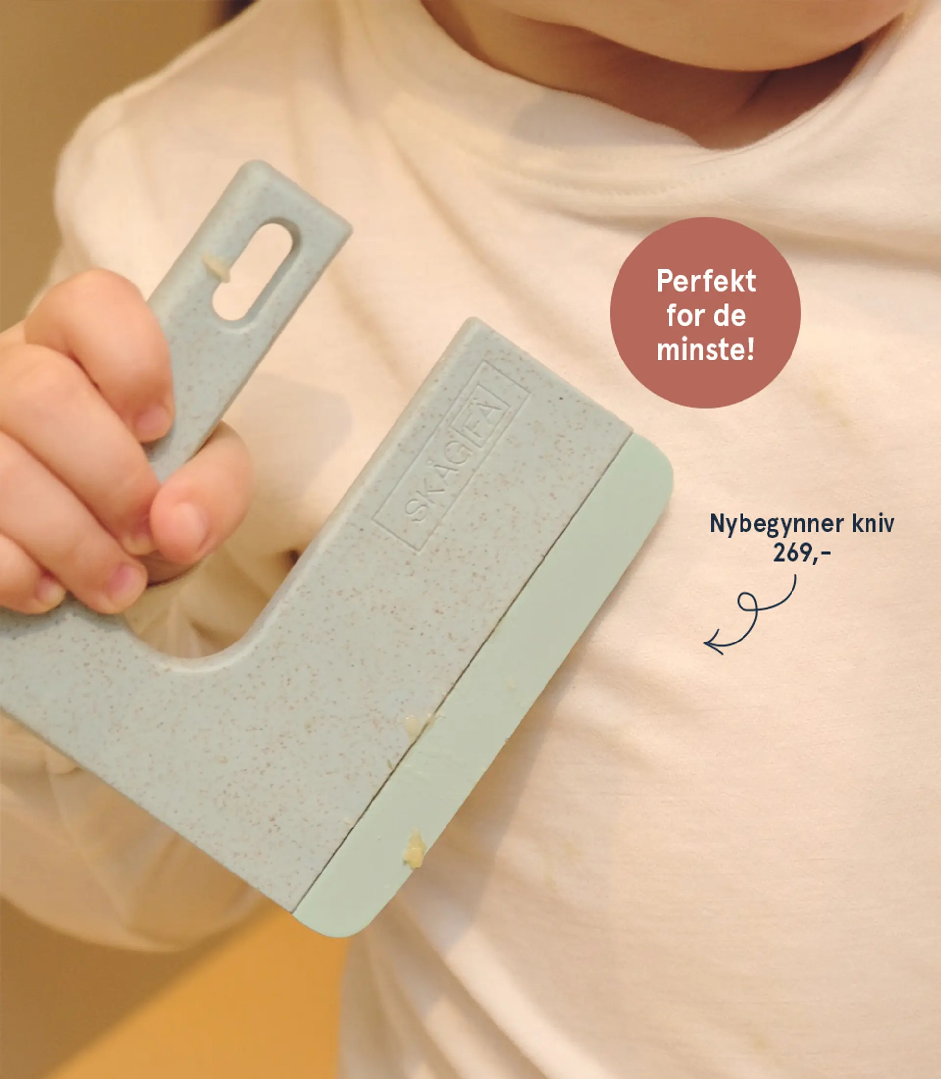 Nærbilde av Julekula fra Snøfall som lyser opp når man blåser på den, 359,- med teksten "Adventskos - dette gir den deilige julestemningen"