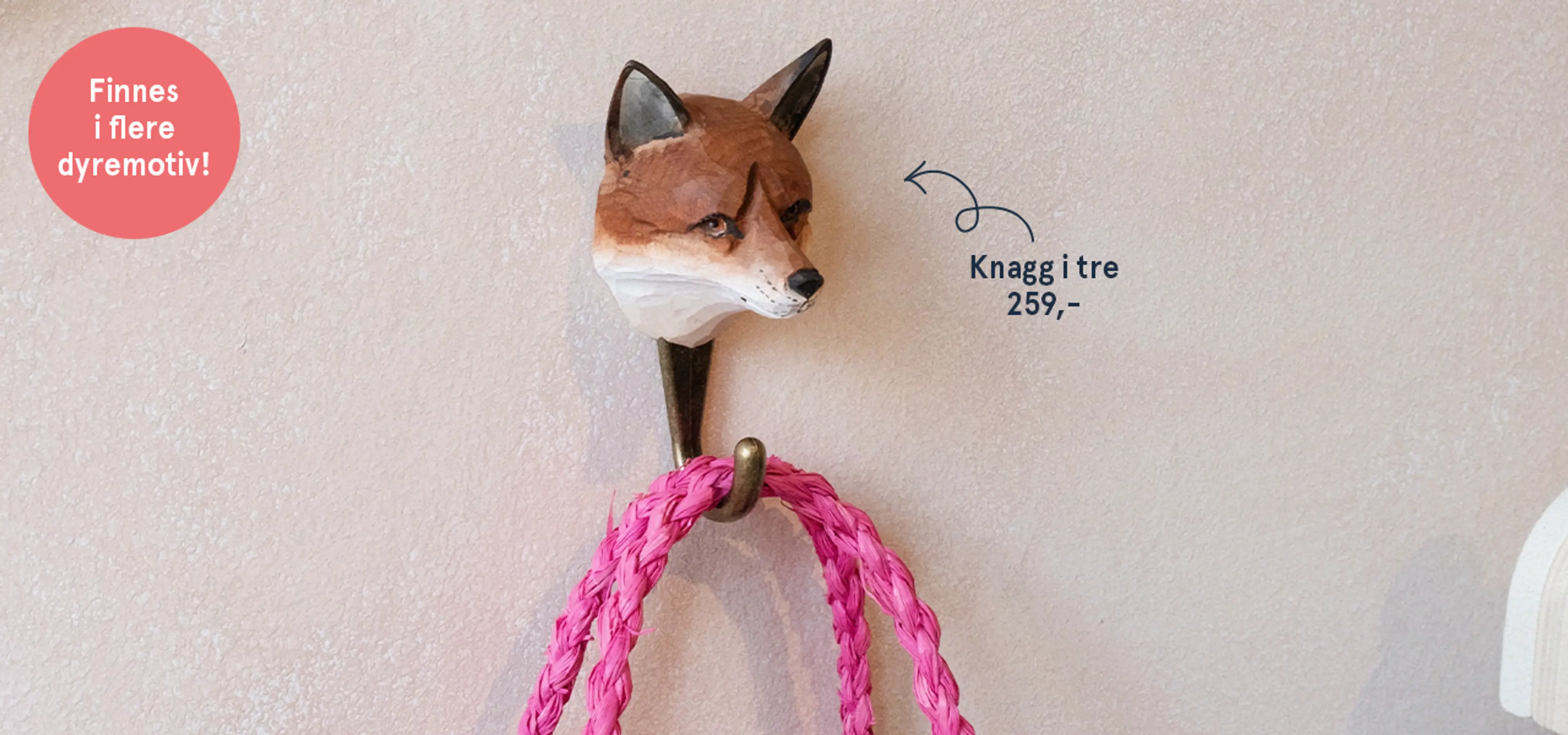 Fotografi av knagg i tre av rev. Finnes i flere design.