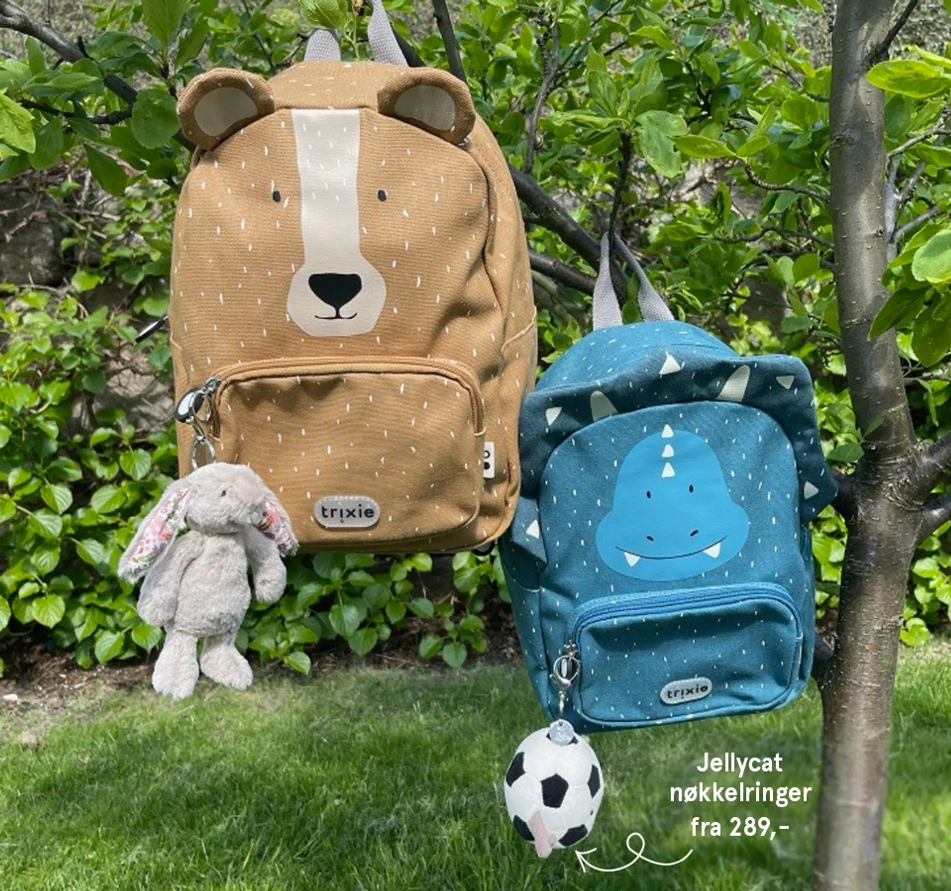 Fotografi av Jellycat nøkkelringer hengede på Trixie ryggsekker.