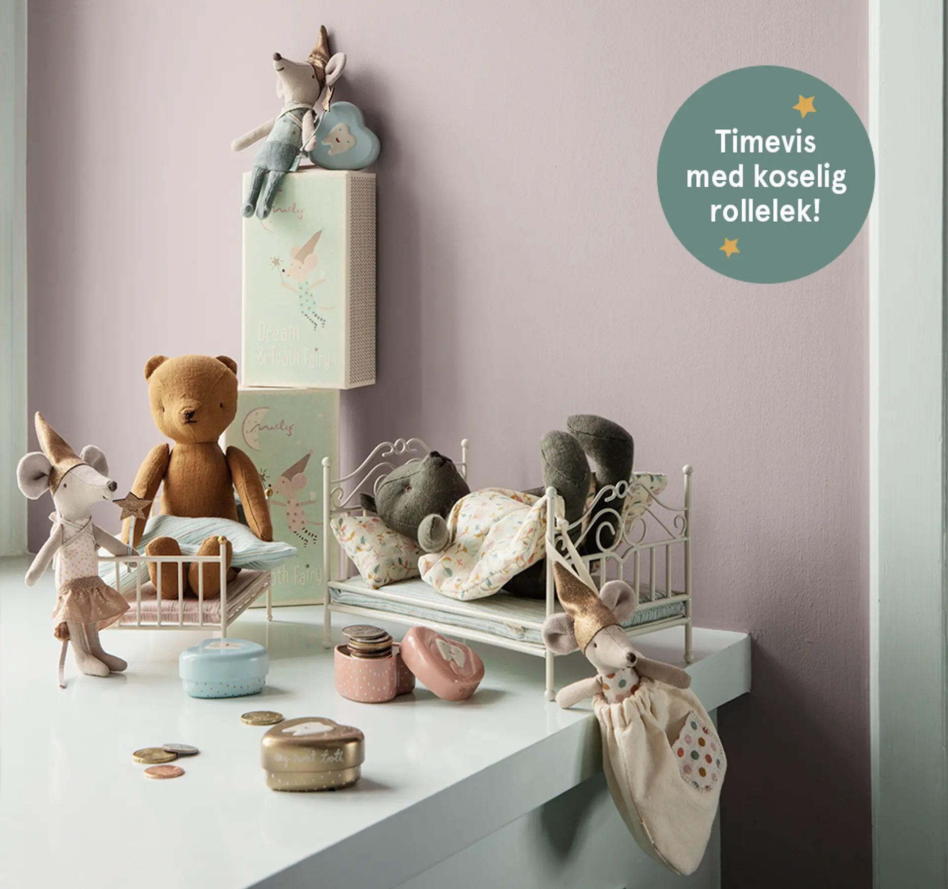 Fotografi av et barnerom med Maileg dukker.