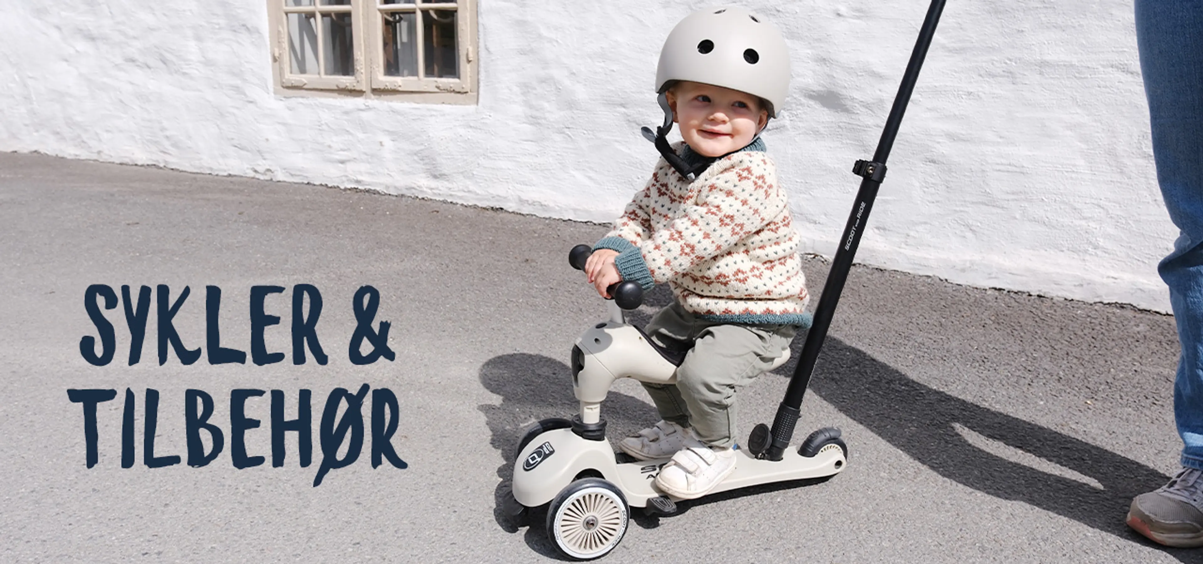 Sykler & tilbehør. Fotografi av barn syklende på Scoot & Ride Highwaykick med styrestang,