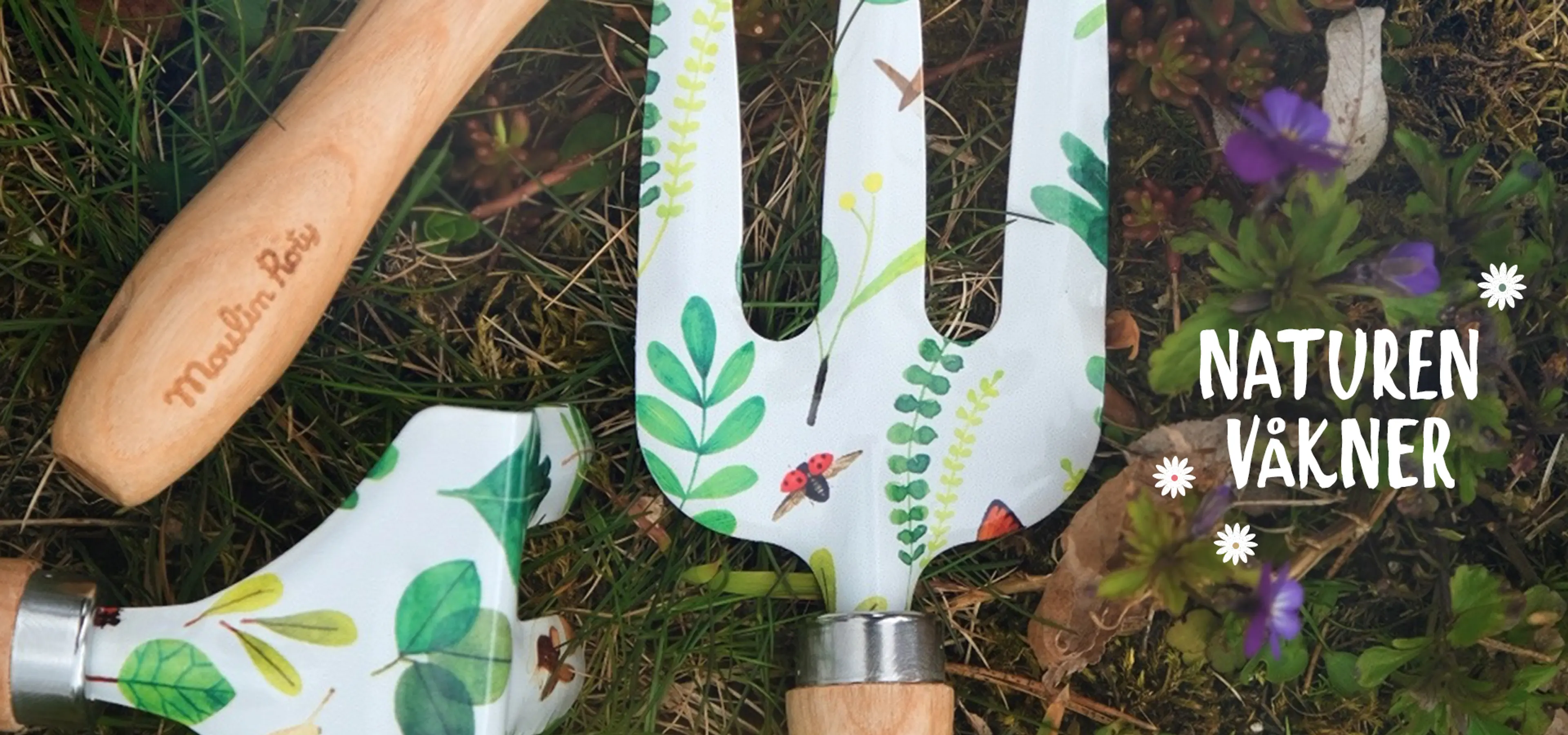 Tid for karneval - men utkledning er gøy hele året! Rollelek gir god sosial trening. Fotografi av barn utkledd i kostyme.