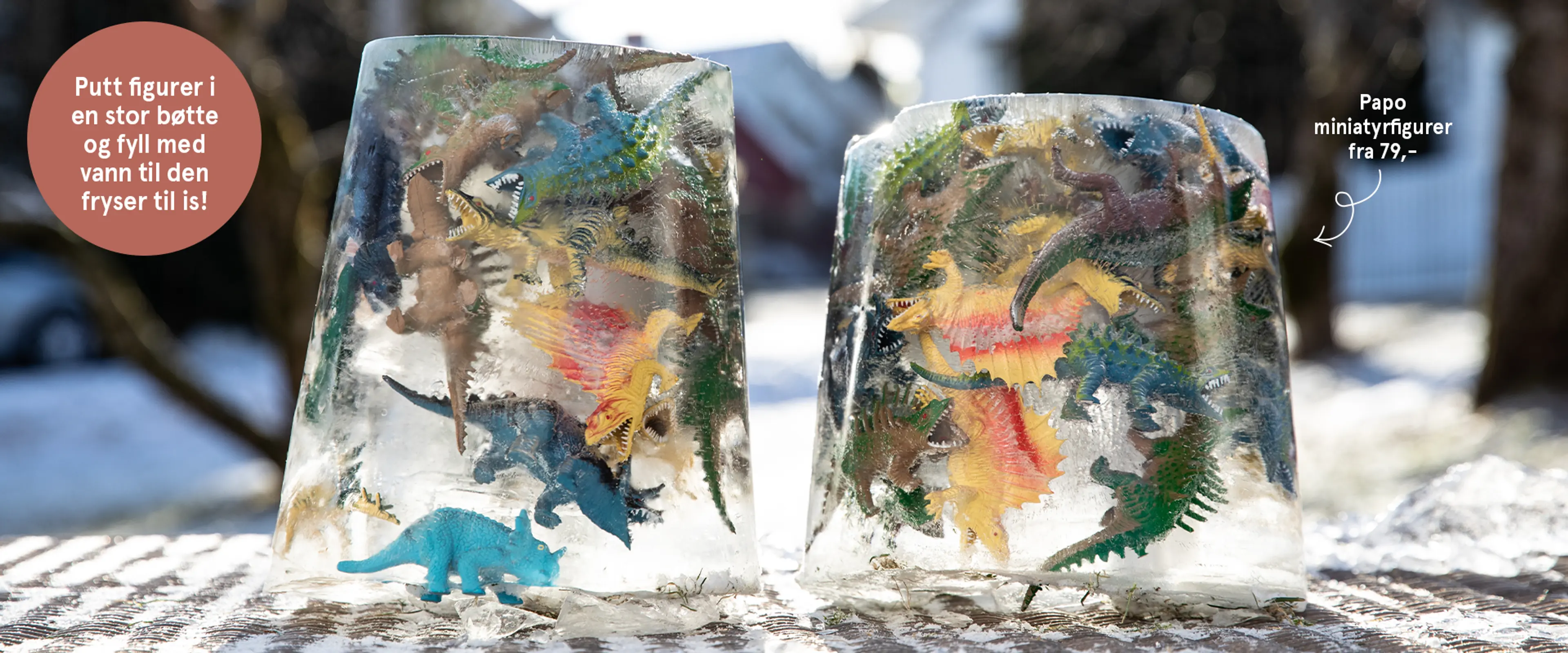 Putt figurer i en stor bøtte og fyll med vann til den fryser til is! Fotografi av Papo dinosaurfigurer nedfryst.