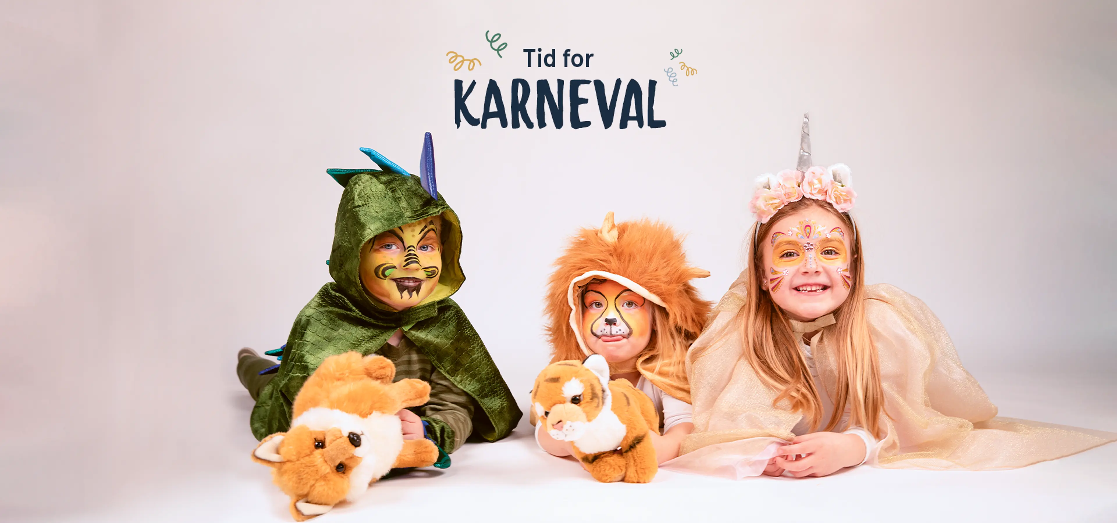 Tid for karneval - men utkledning er gøy hele året! Rollelek gir god sosial trening. Fotografi av barn utkledd i kostyme.