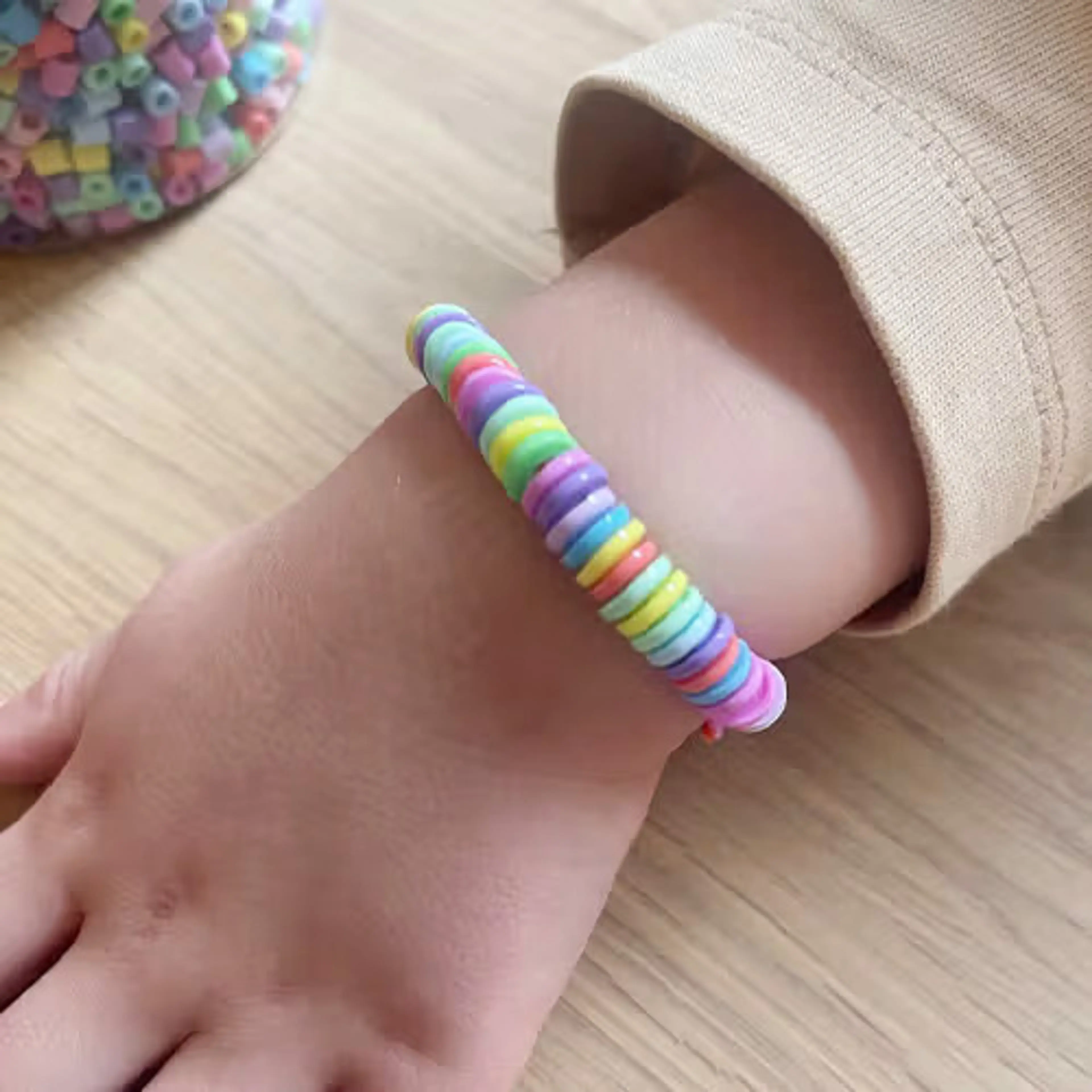 Gör armband med smälta pärlor