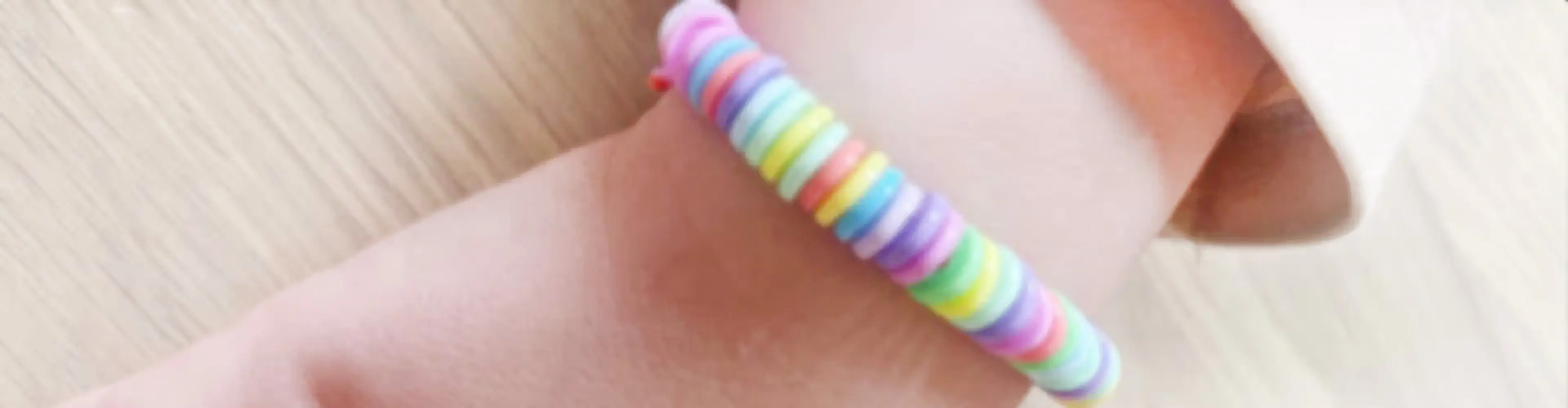 Gör armband med smälta pärlor