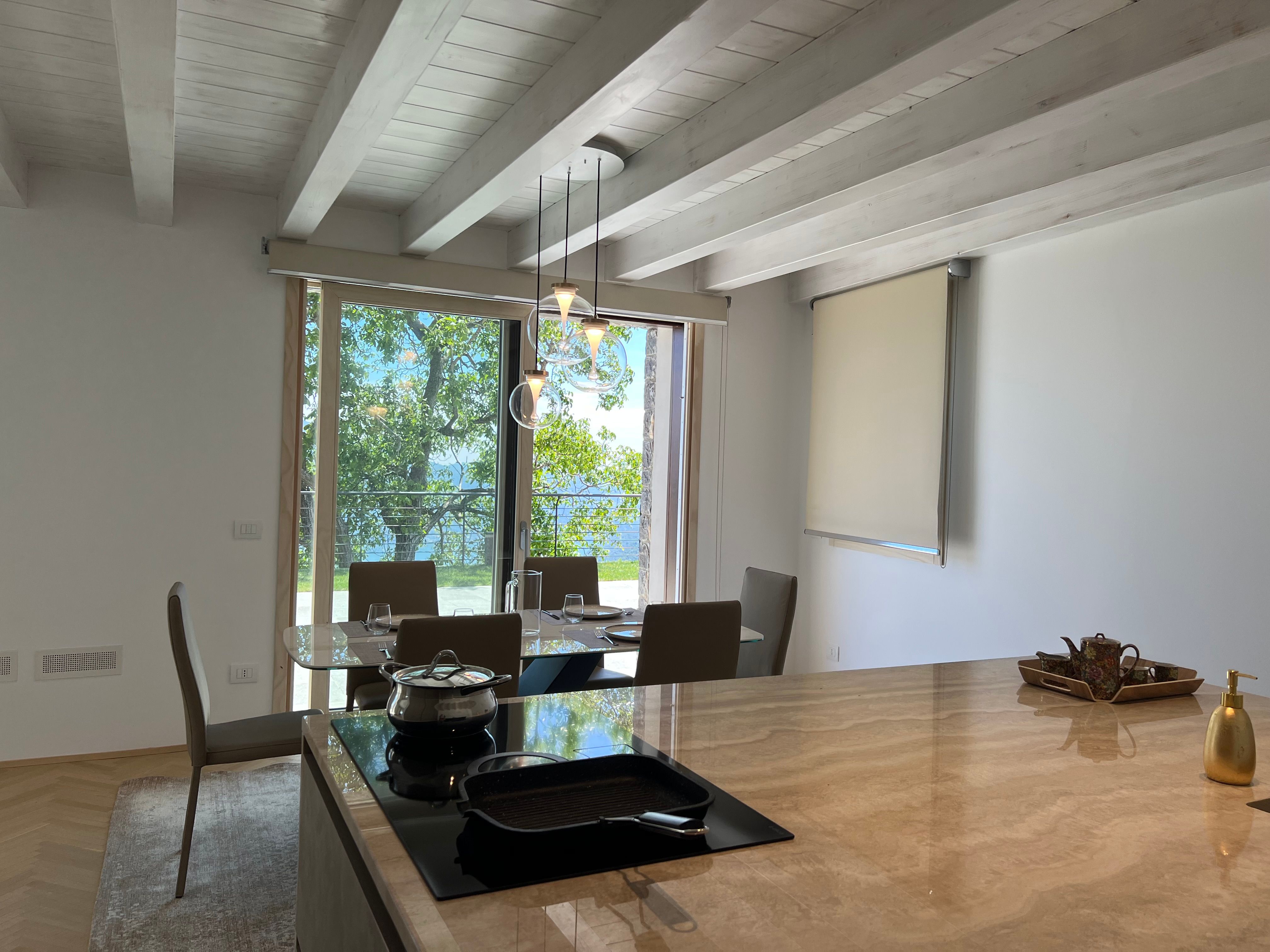 Piano di lavoro e zona colazione