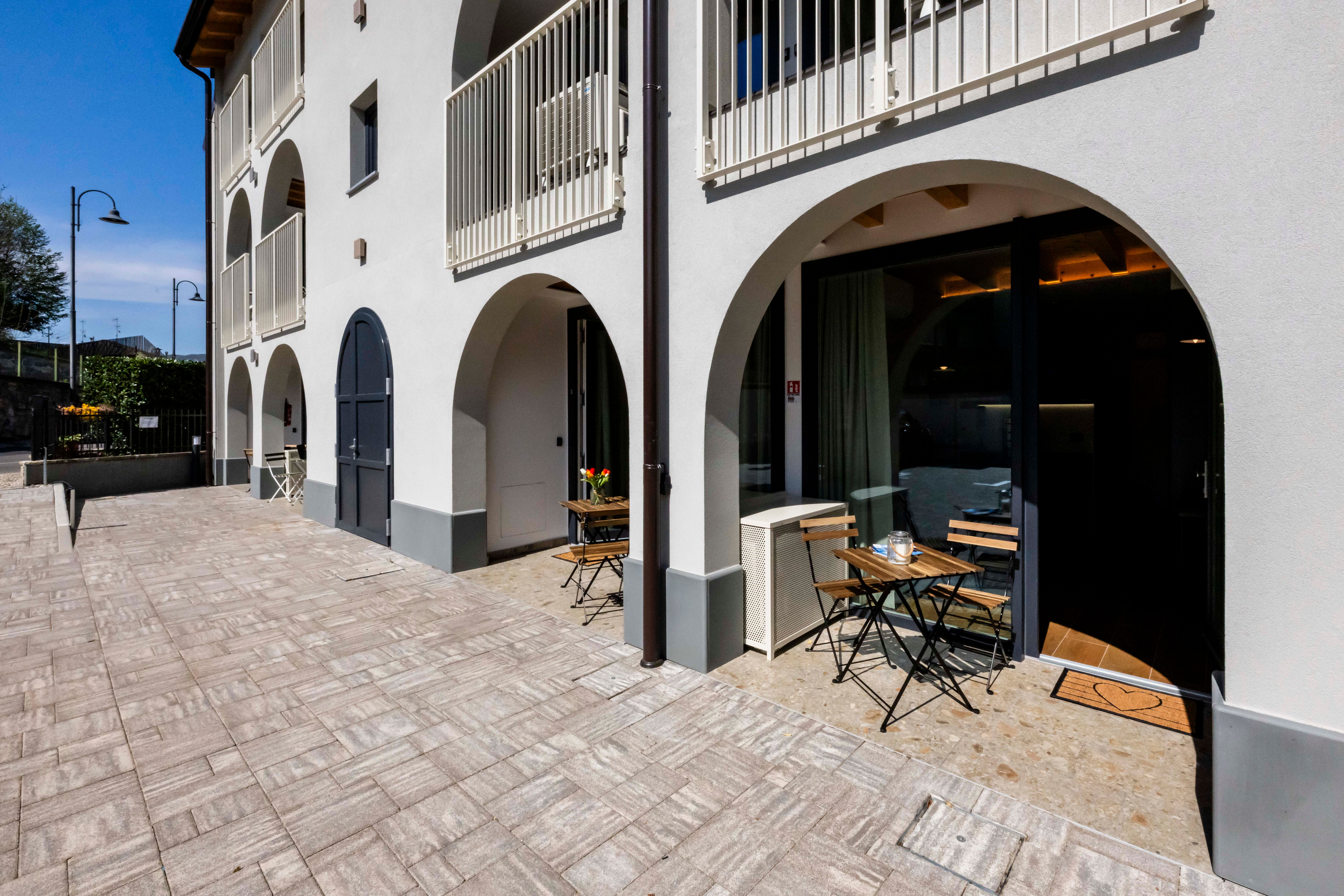 Franciacorta and Lake Acqua Exteriors