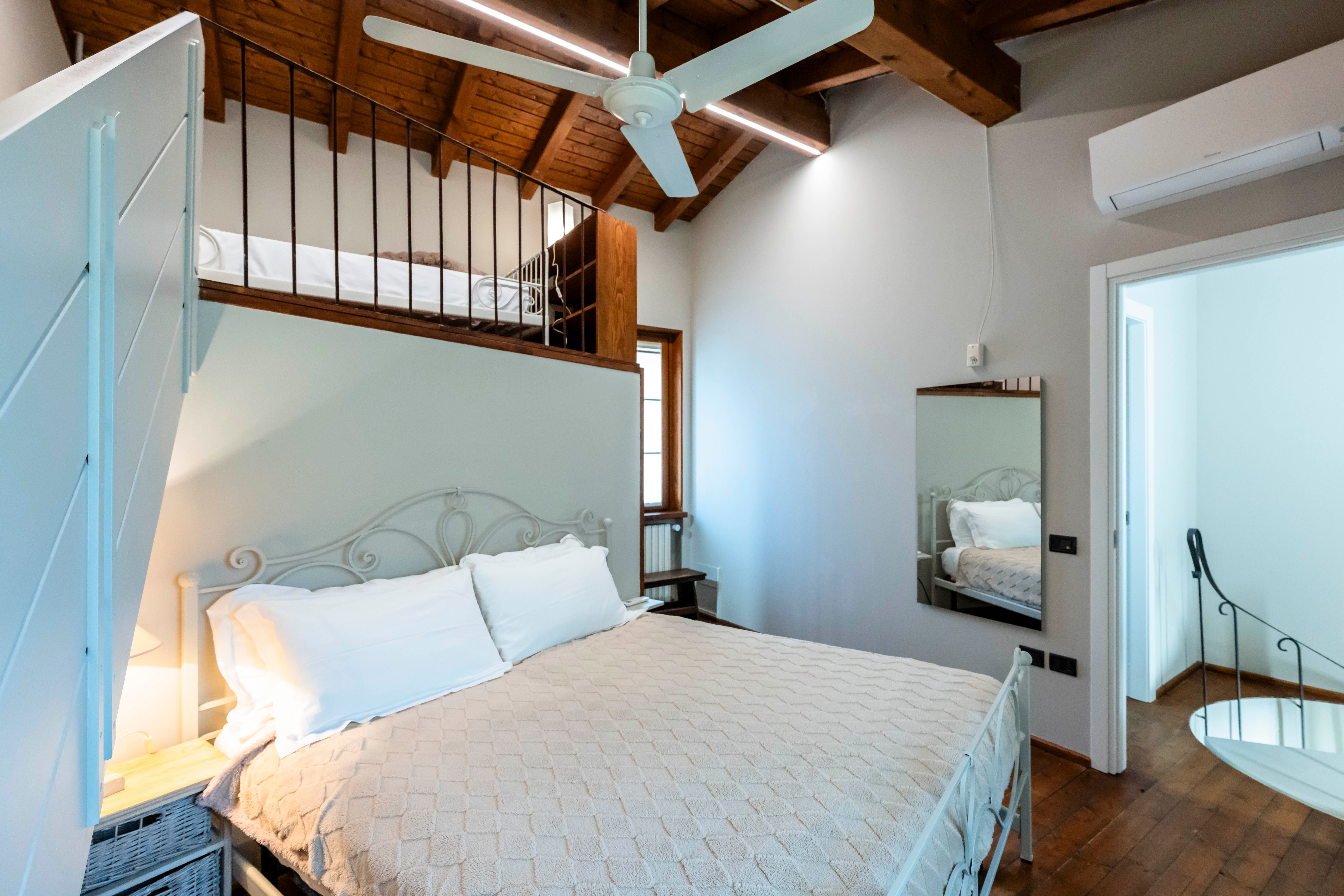 Nasti Lake and Pool Bedroom
