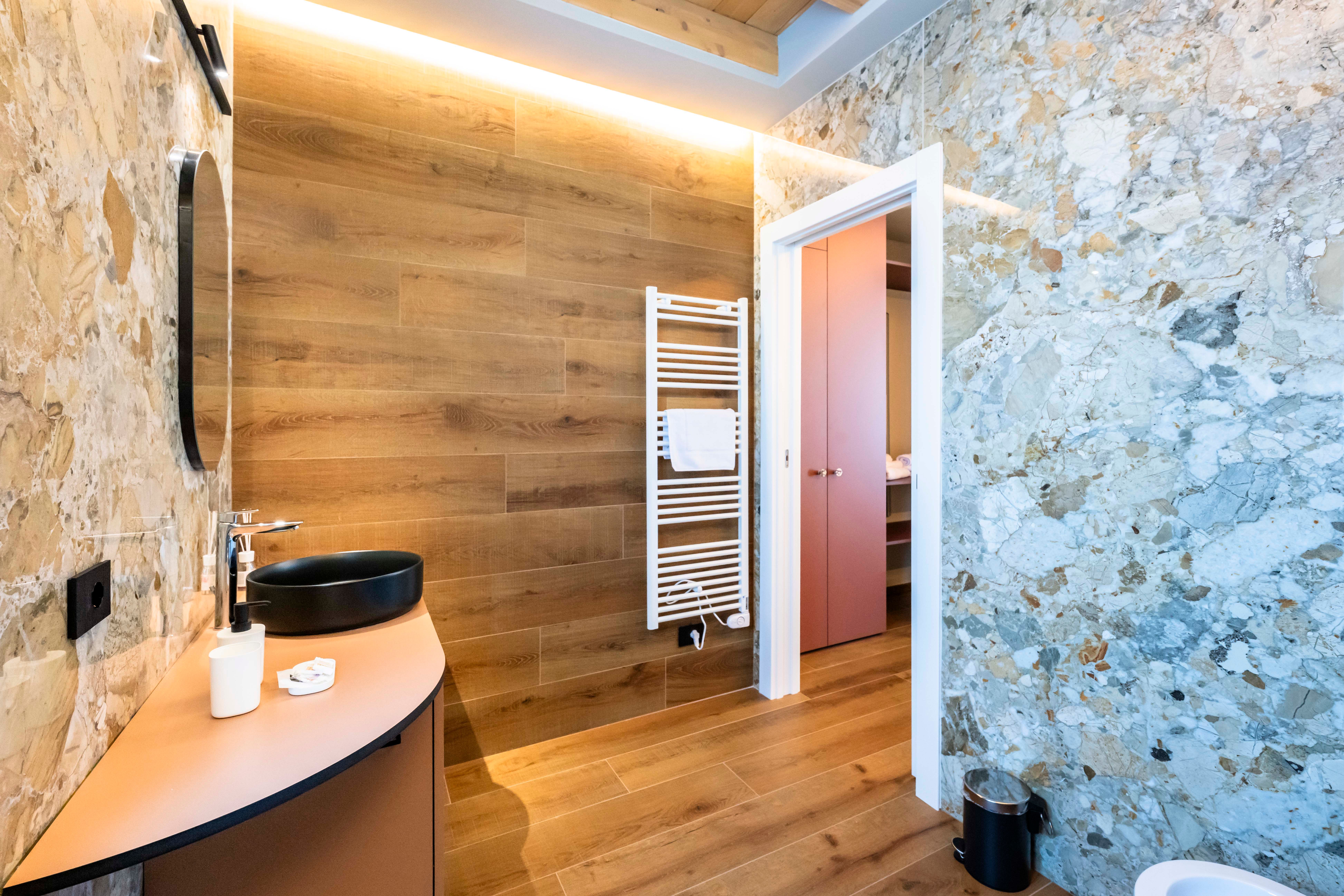 Franciacorta and Lake Aurora Bathroom