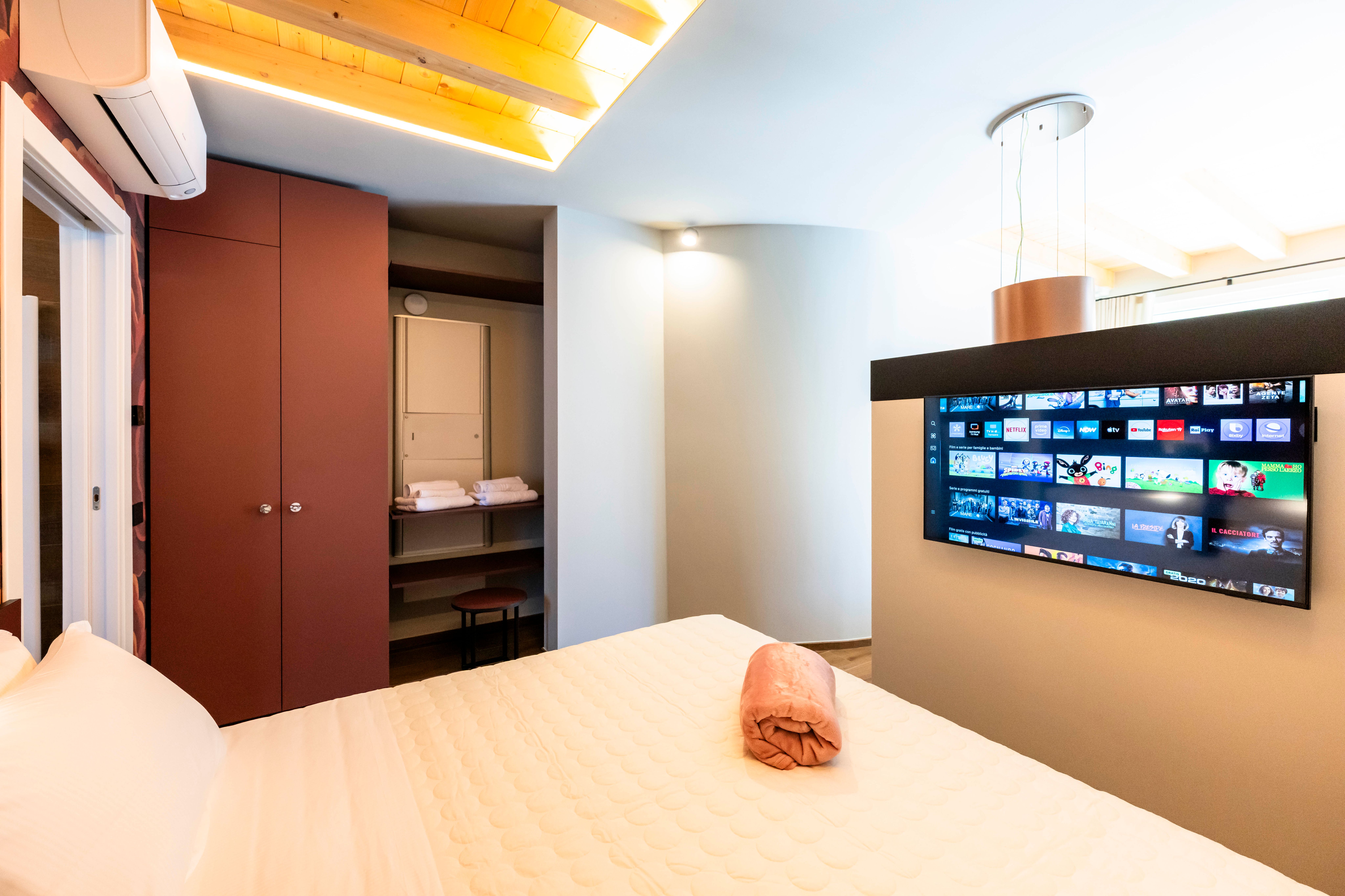 Franciacorta and Lake Aurora Bedroom