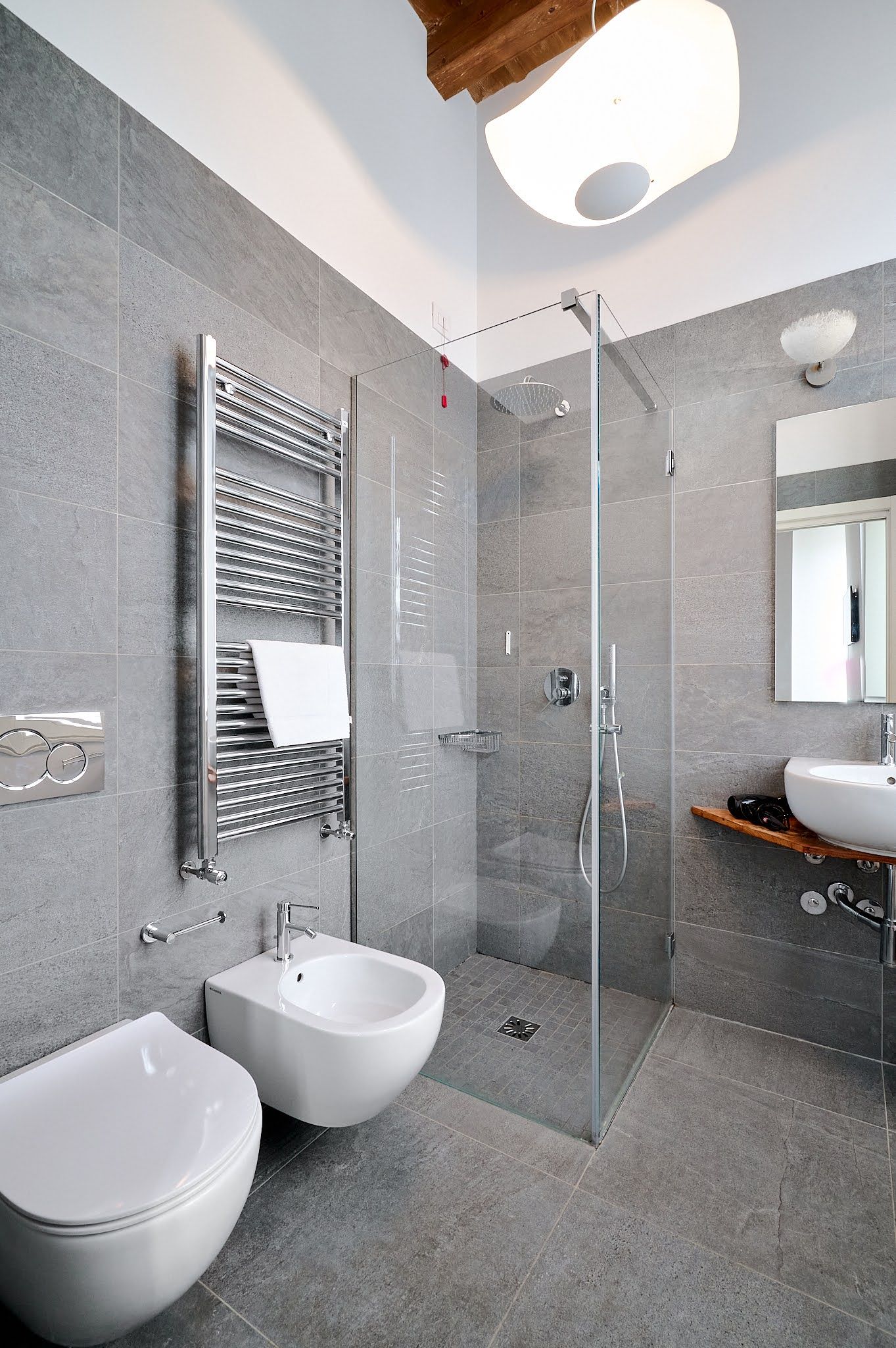 Camera con vista - bagno e doccia