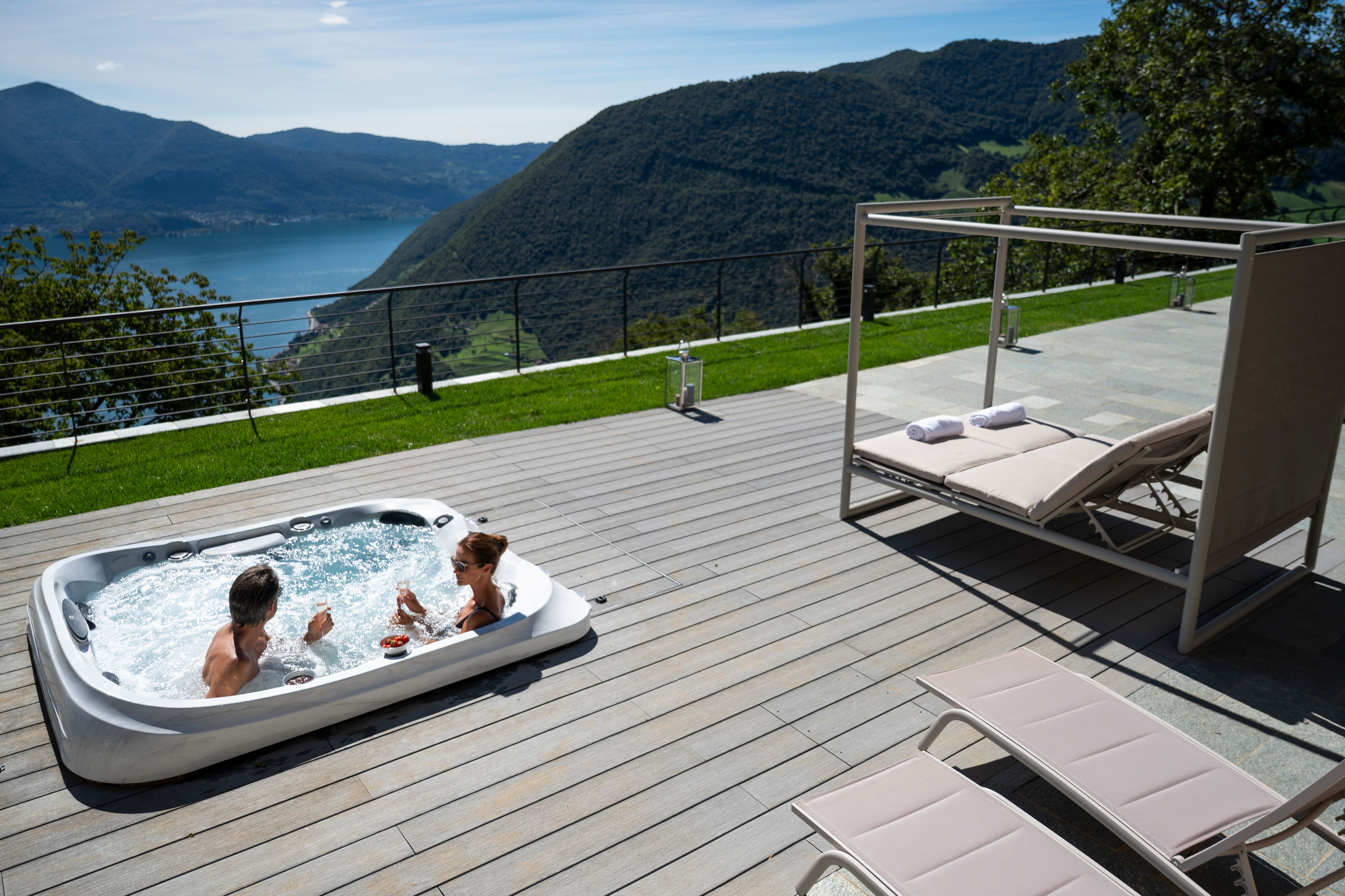 Jacuzzi vista lago