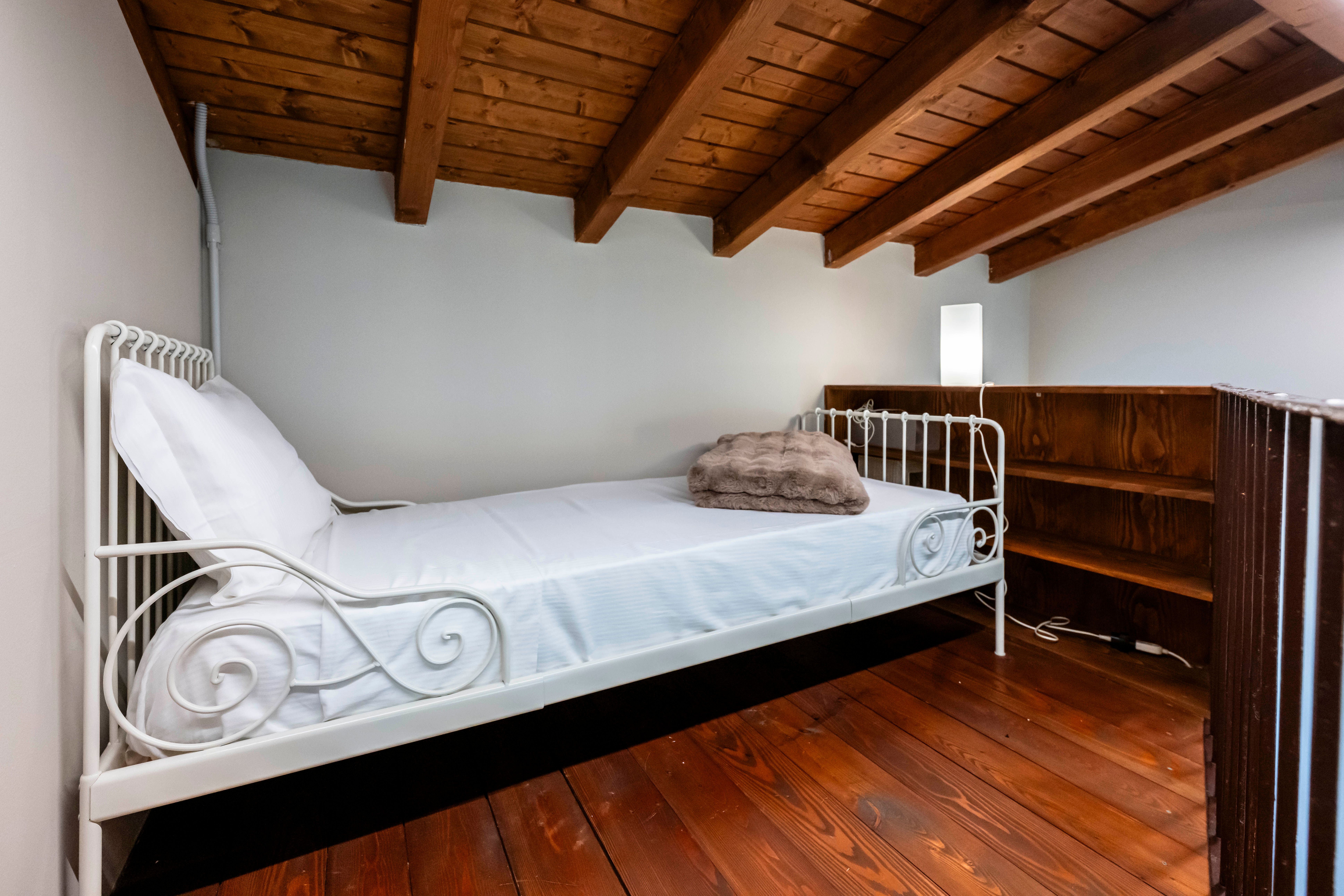 Nasti Lake and Pool upper bed