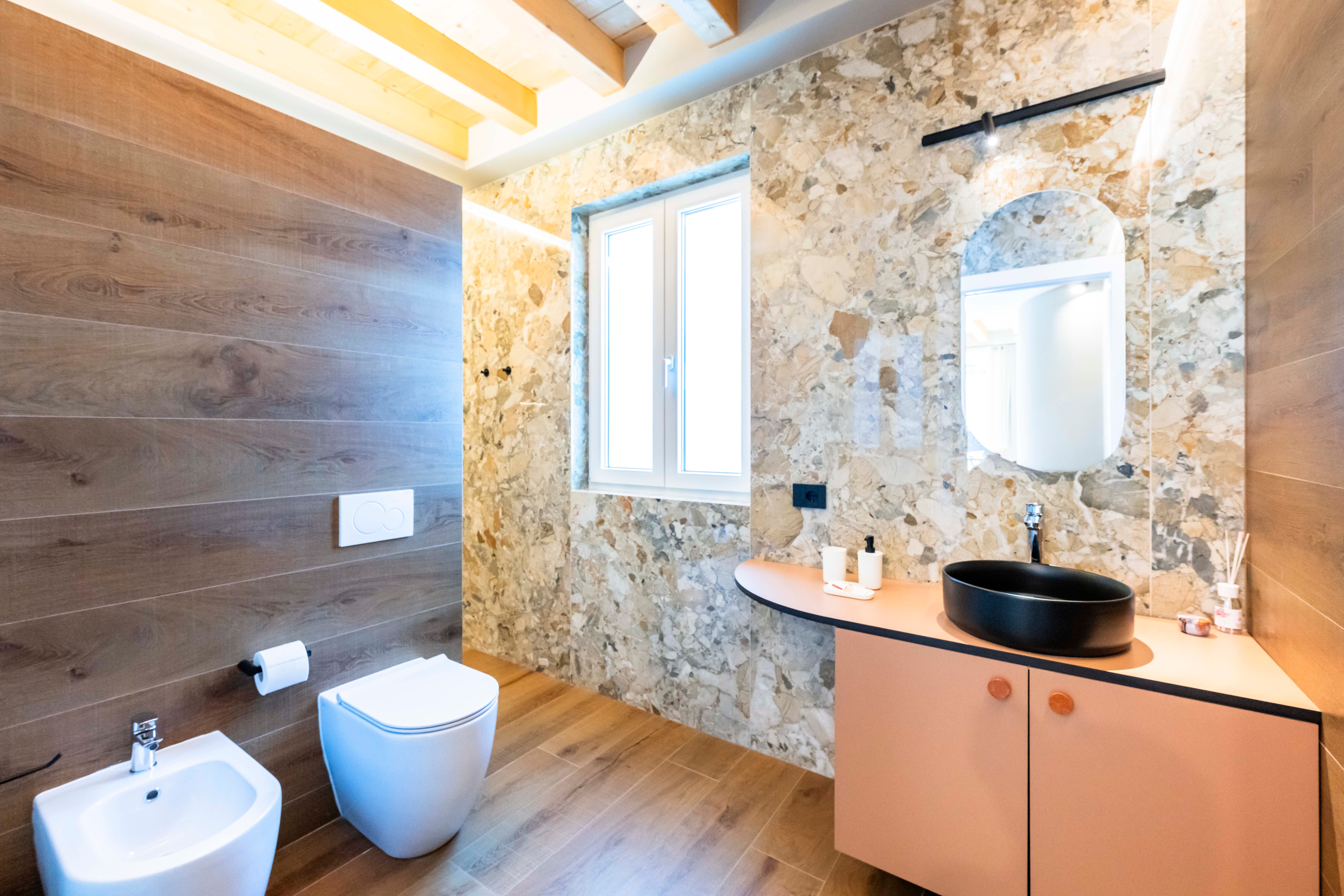 Franciacorta and Lake Aurora Bathroom