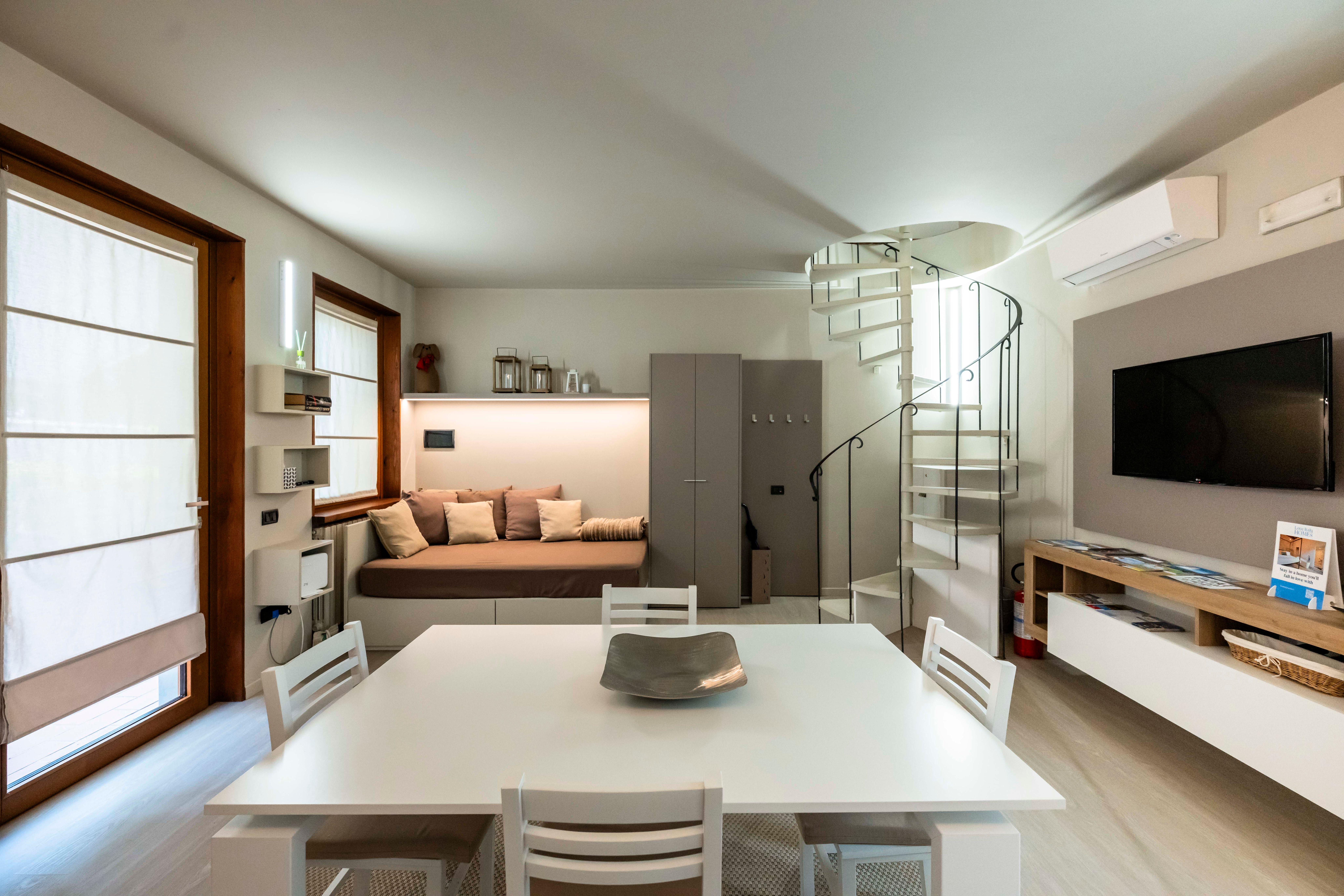 Nasti Lake and Pool Living