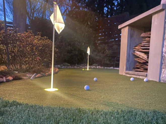 Chip and Put - Artificial Lawn and Lighting 01