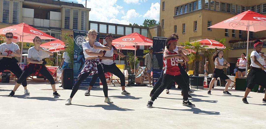 Foto zum Beitrag „SHOW im Stadtbad Mödling“