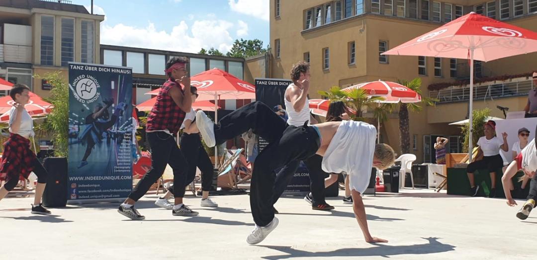 Foto zum Beitrag „SHOW im Stadtbad Mödling“