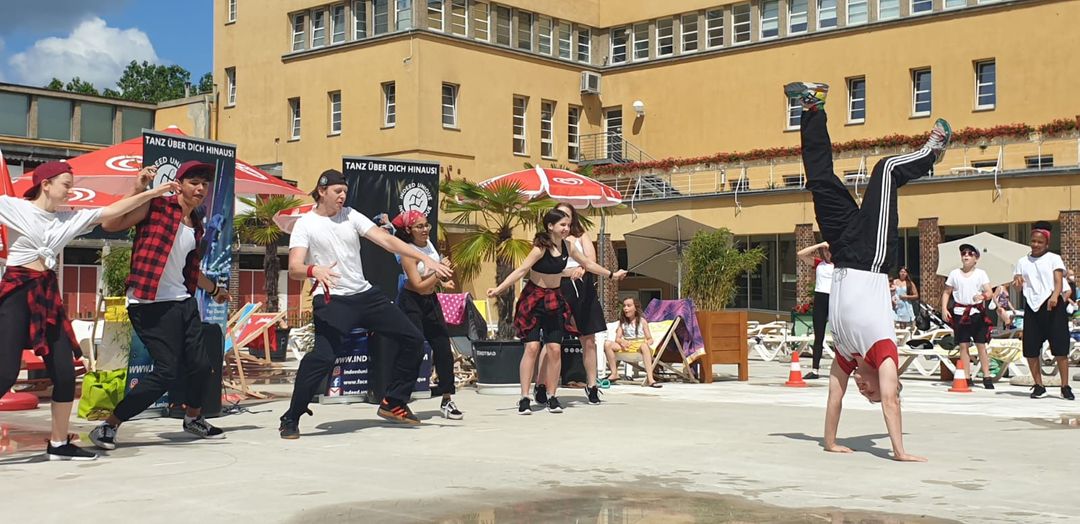 Foto zum Beitrag „SHOW im Stadtbad Mödling“