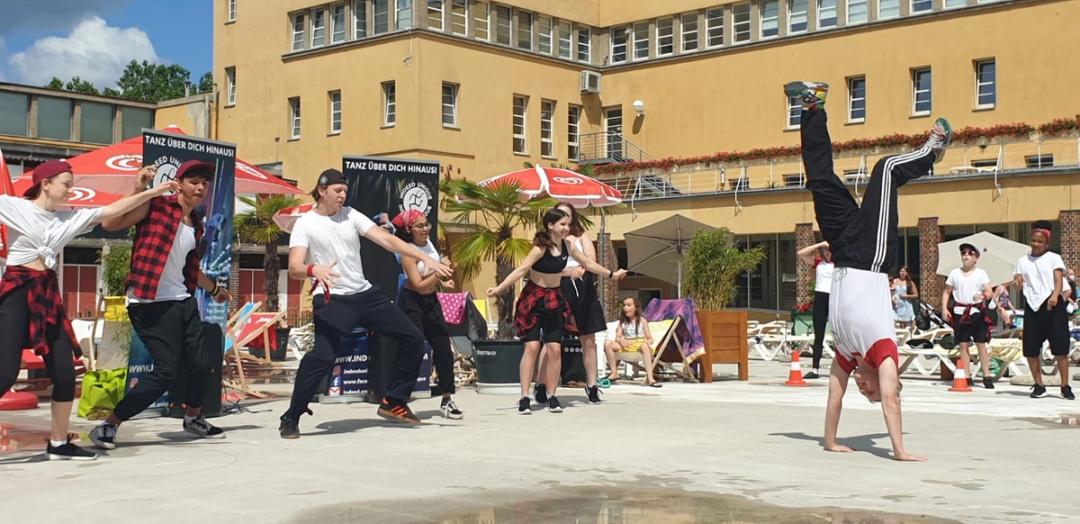 Foto zum Beitrag „SHOW im Stadtbad Mödling“