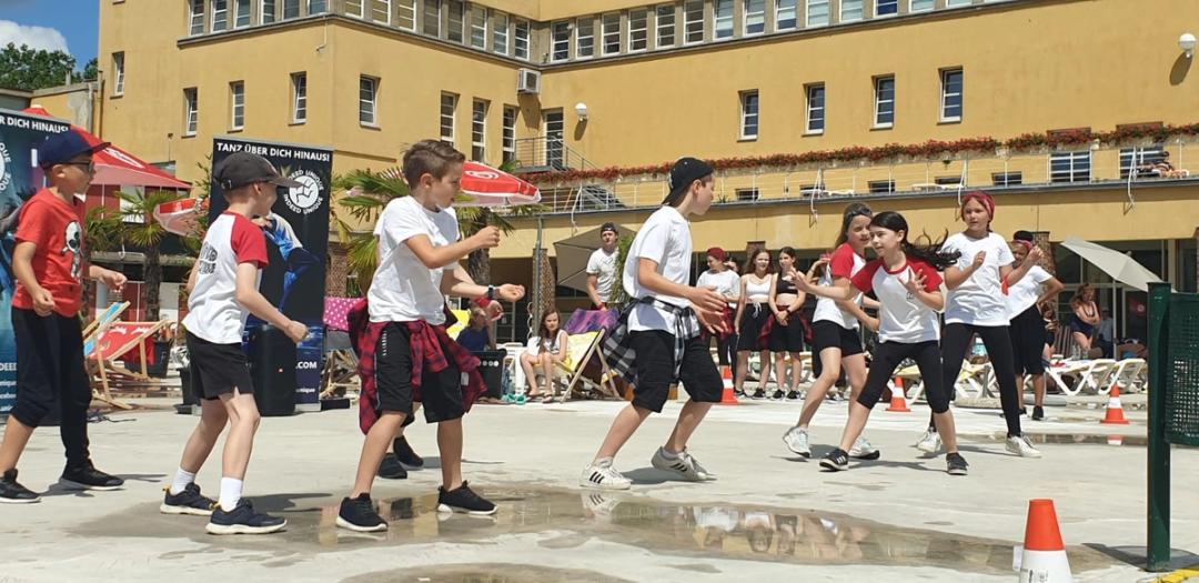 Foto zum Beitrag „SHOW im Stadtbad Mödling“