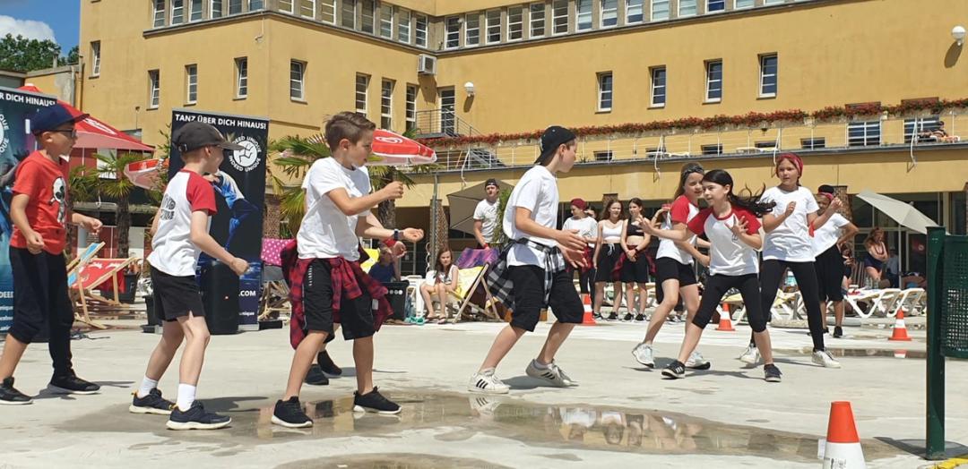 Foto zum Beitrag „SHOW im Stadtbad Mödling“