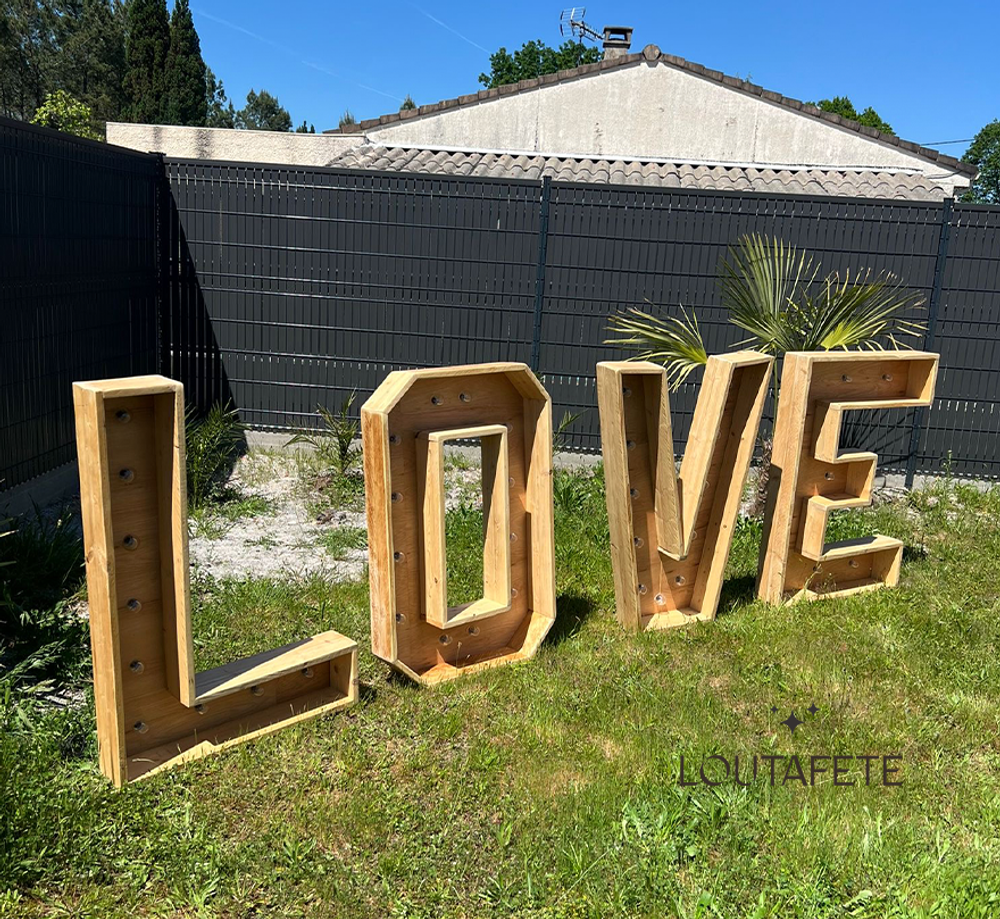 Love lumineux en bois