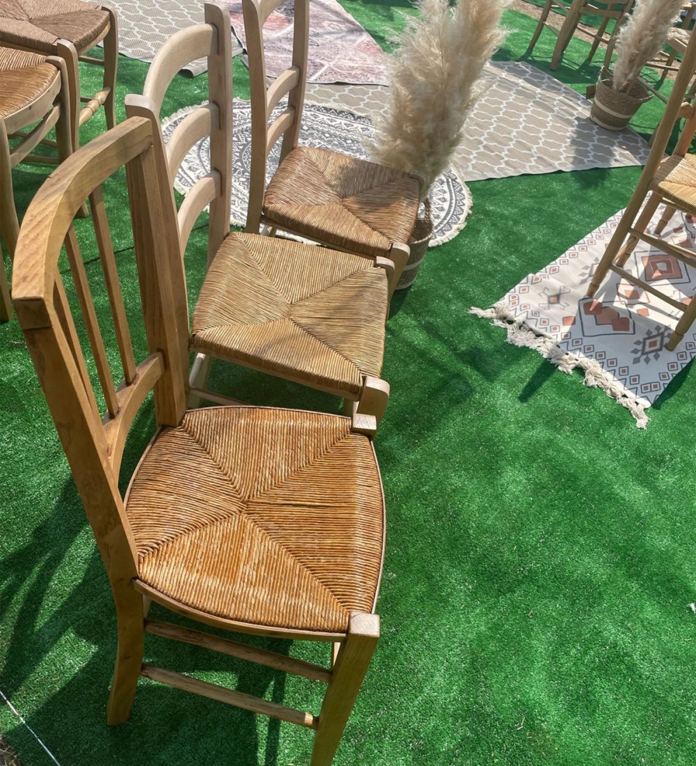 Chaise en bois dépareillée
