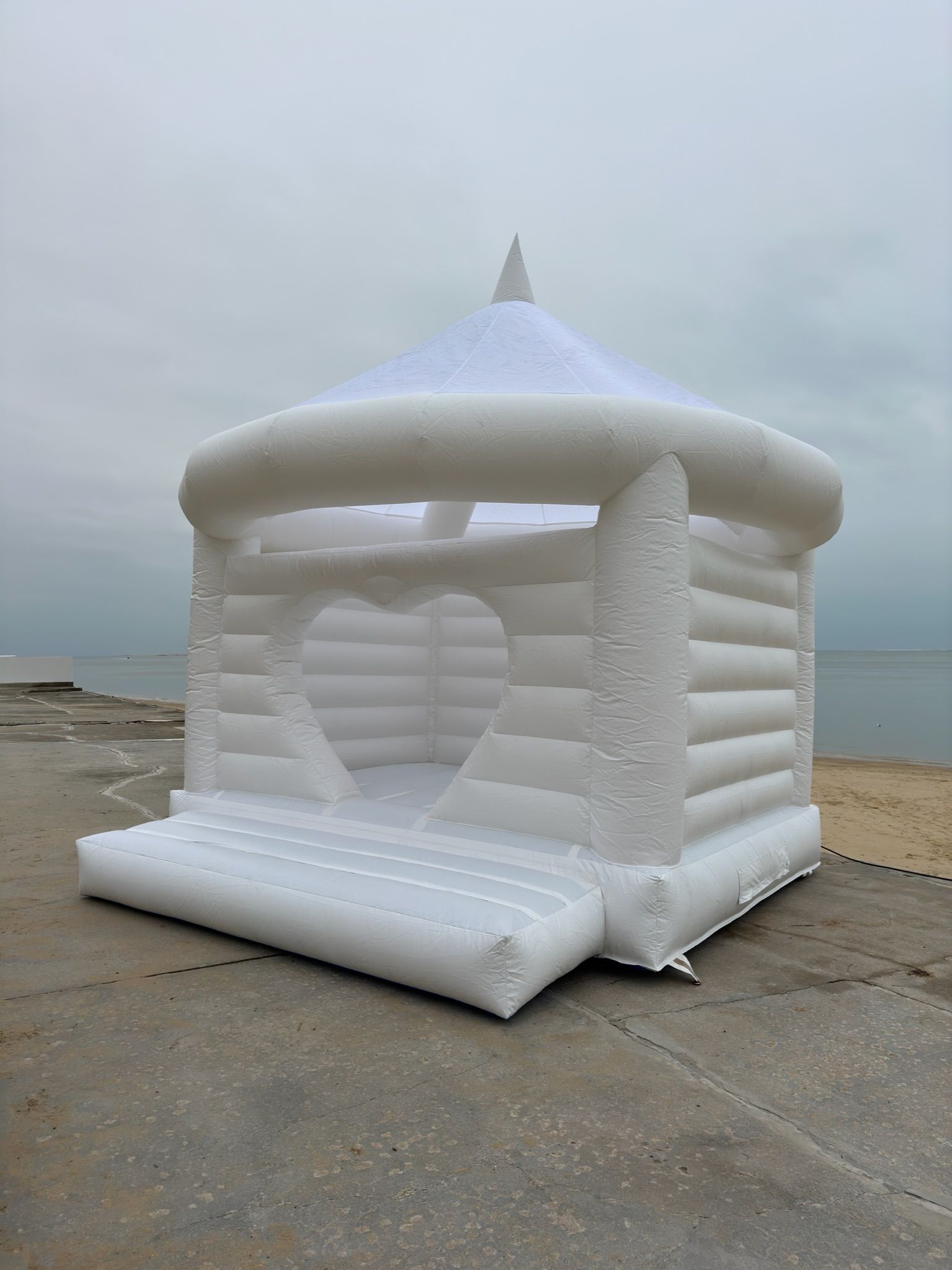 Structure gonflable en forme de coeur