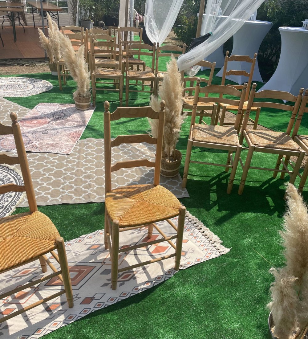 Chaise en bois dépareillée