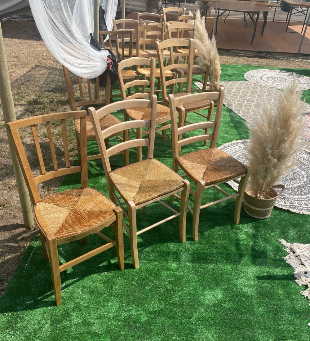 Chaise en bois dépareillée