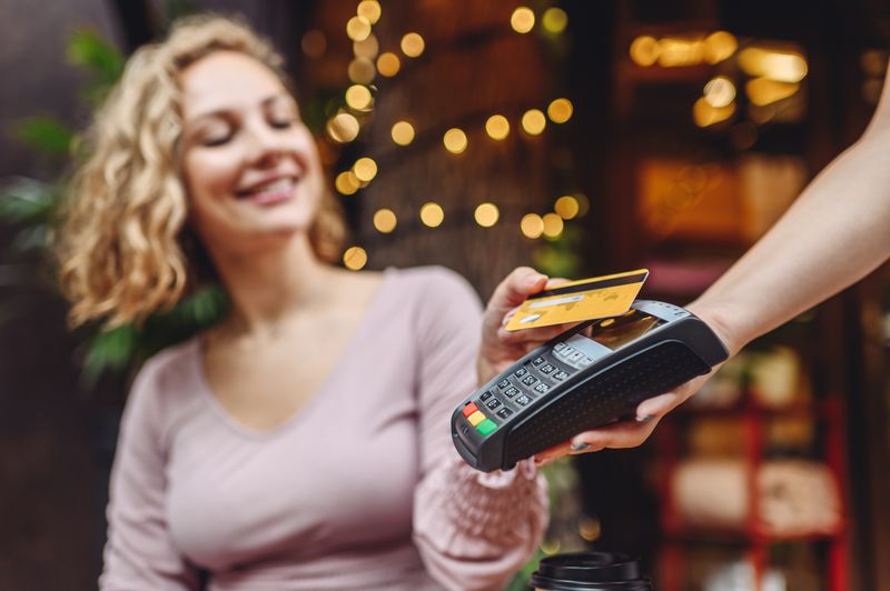 Customer paying with credit card with cheap credit card processing fees