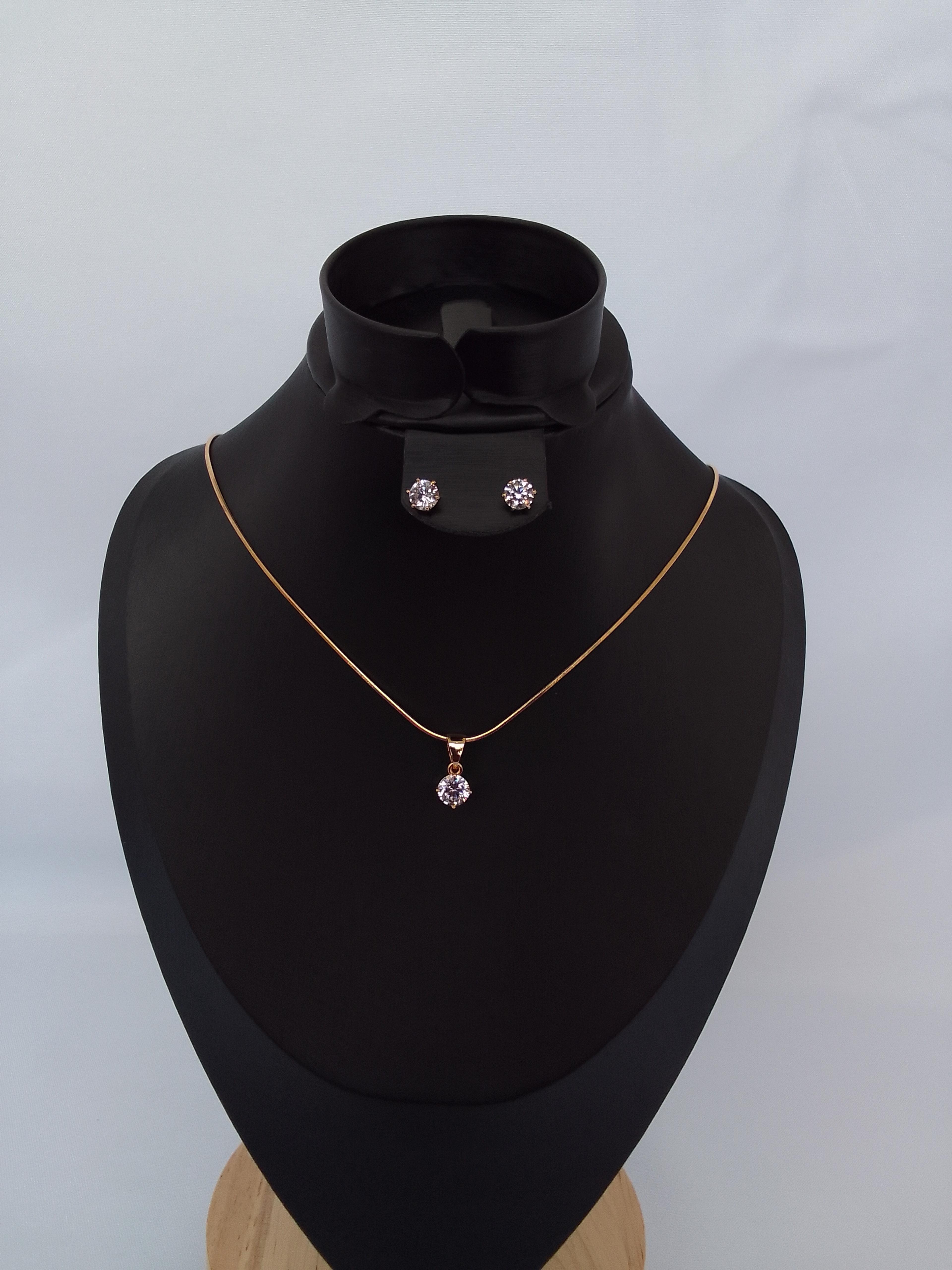 Slim chain diamond pendant 