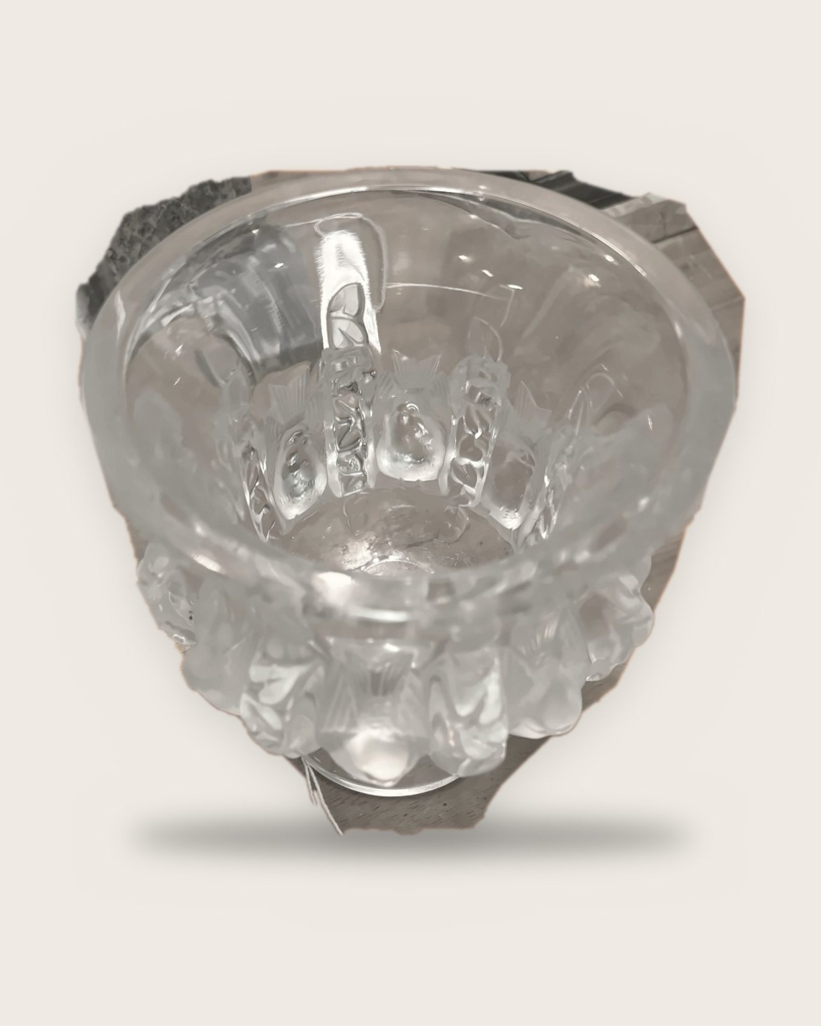 Vaso Lalique trasparente con uccellini satinati in rilievo