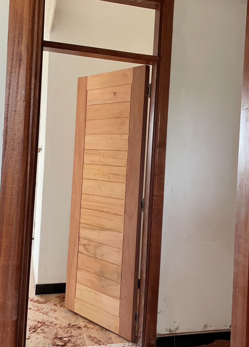 Mahogany door - compaq TNG design - 1 of 3