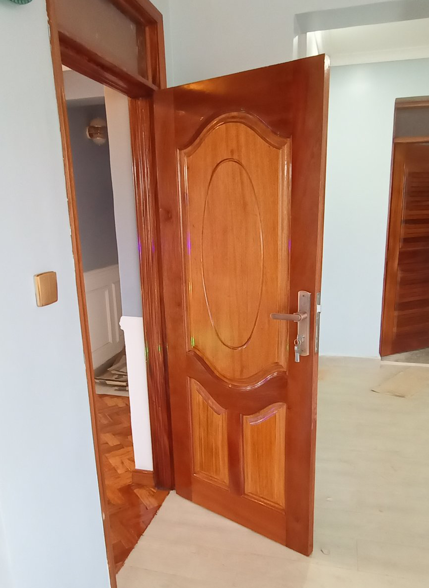 Oval design mahogany wooden door - 1 of 3