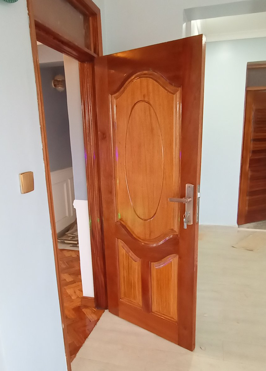 Oval design mahogany wooden door - 1 of 3