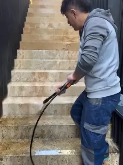 Reinigung von Außentreppen