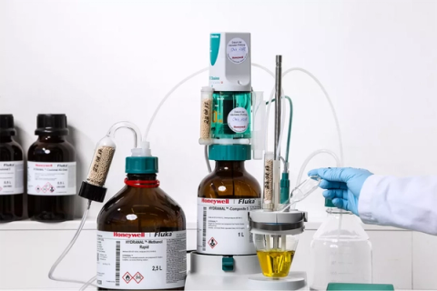 Chuẩn độ thể tích hai thành phần Hydranal Titrant/Solvent