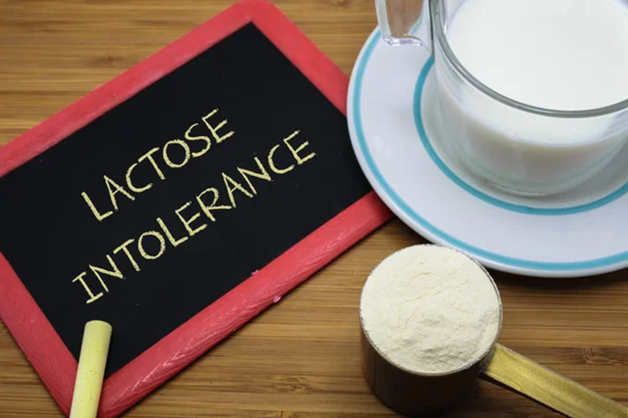 Dị ứng sữa so với không dung nạp lactose