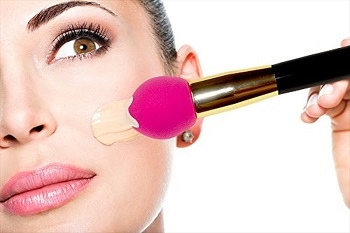 cọ tán kem nền của bạn có chứa vi khuẩn có hại mà bạn không hề hay biết
