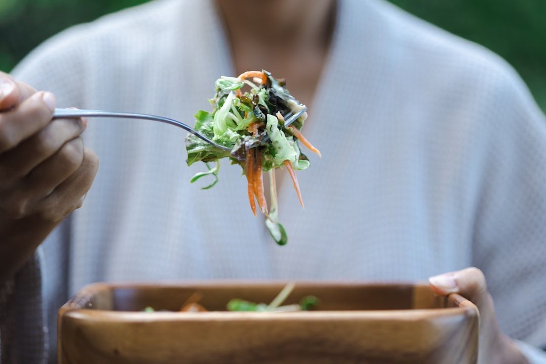 Mindful Eating Therapy: Breaking the Cycle of Automatic Food Habits — holistic health