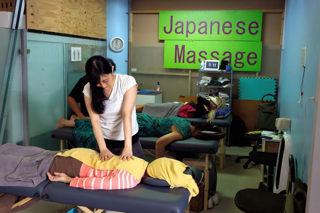 What Does Shiatsu Massage Feel Like? A First-Person Experience Guide — holistic health