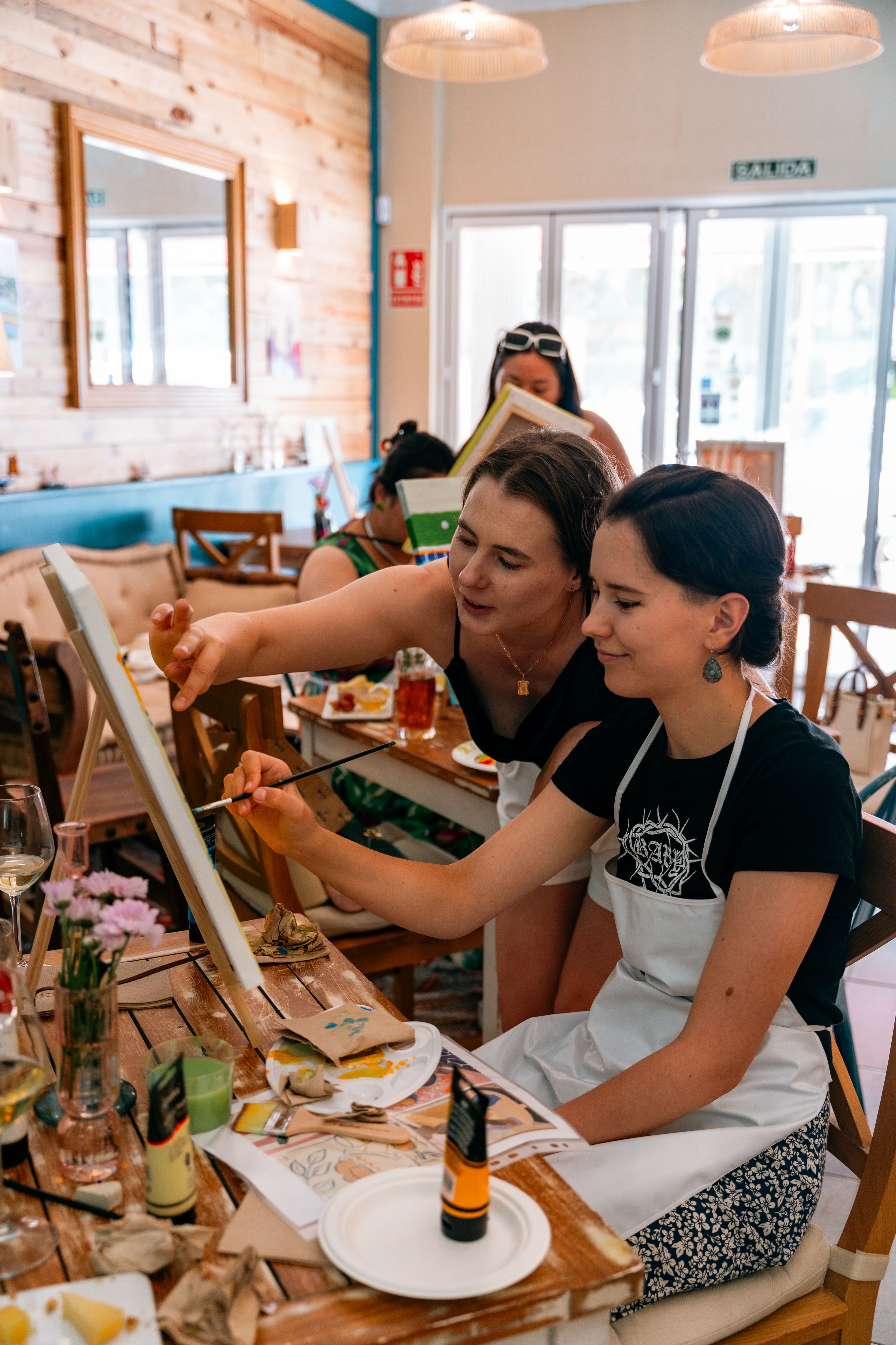 Maryna Riepnova events sip & paint