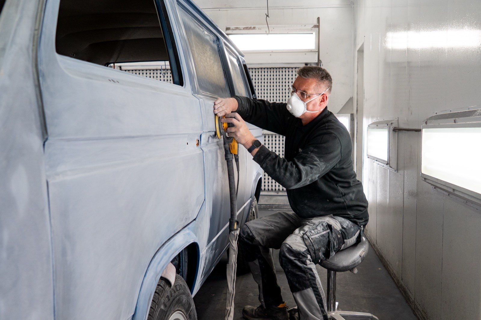 Koelewijn Autoschade aan het werk